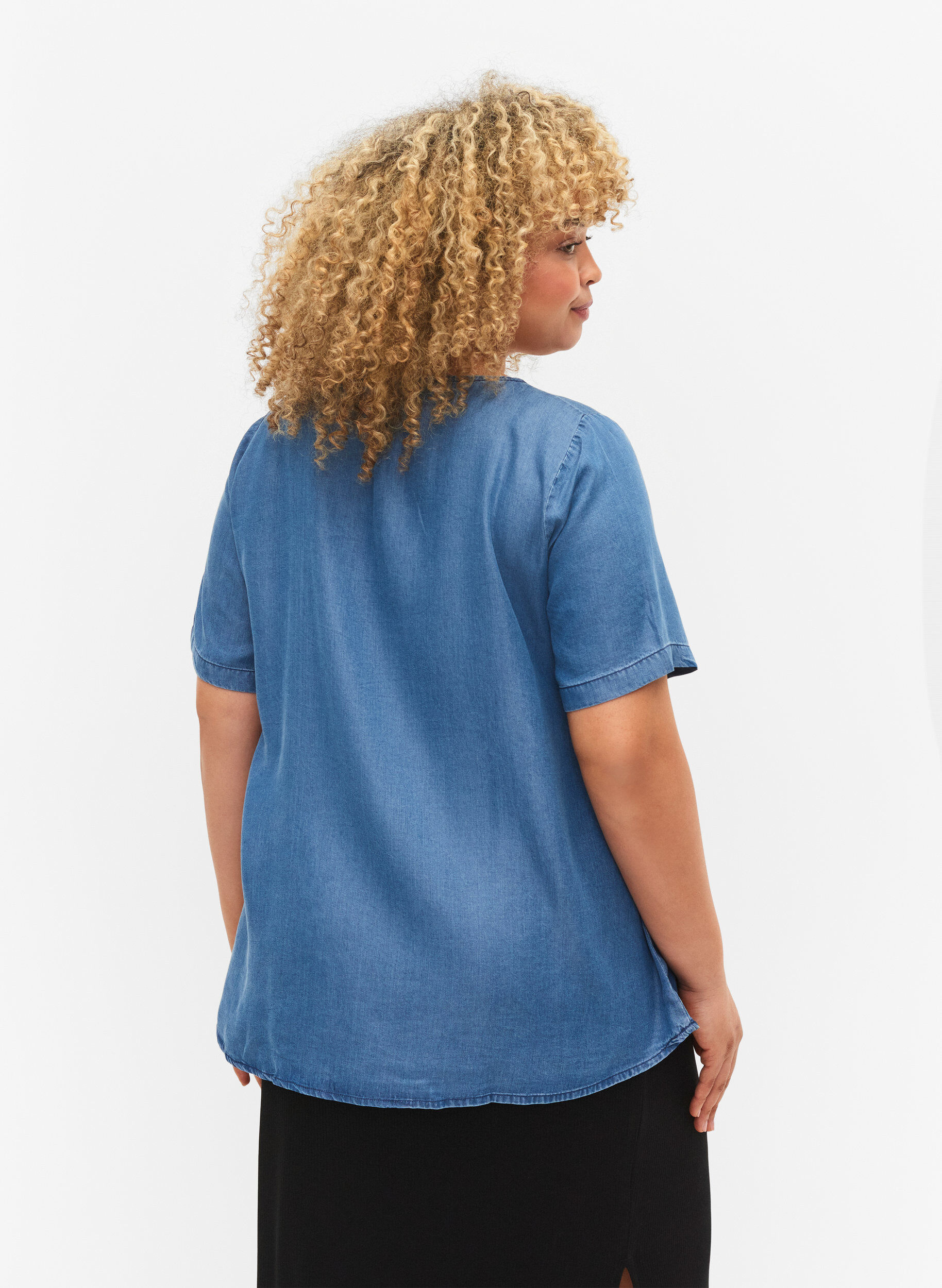 Zizzi Kort&aelig;rmet bluse i lyocell (TENCEL&trade;), Blue denim, Model image number 1