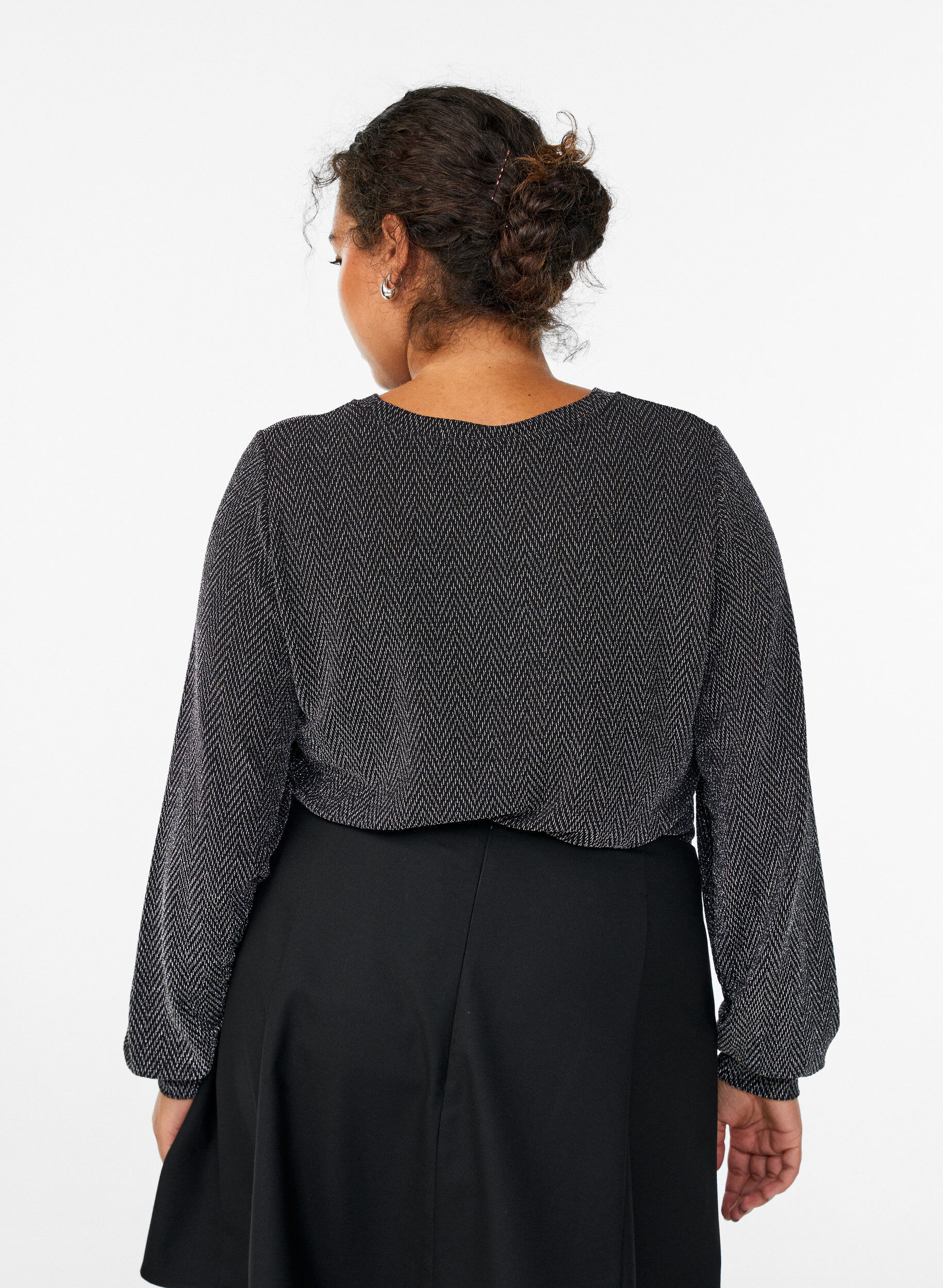ZizziBluse med sildebensm&oslash;nster og glittertr&aring;d, Sort, Model image number 2