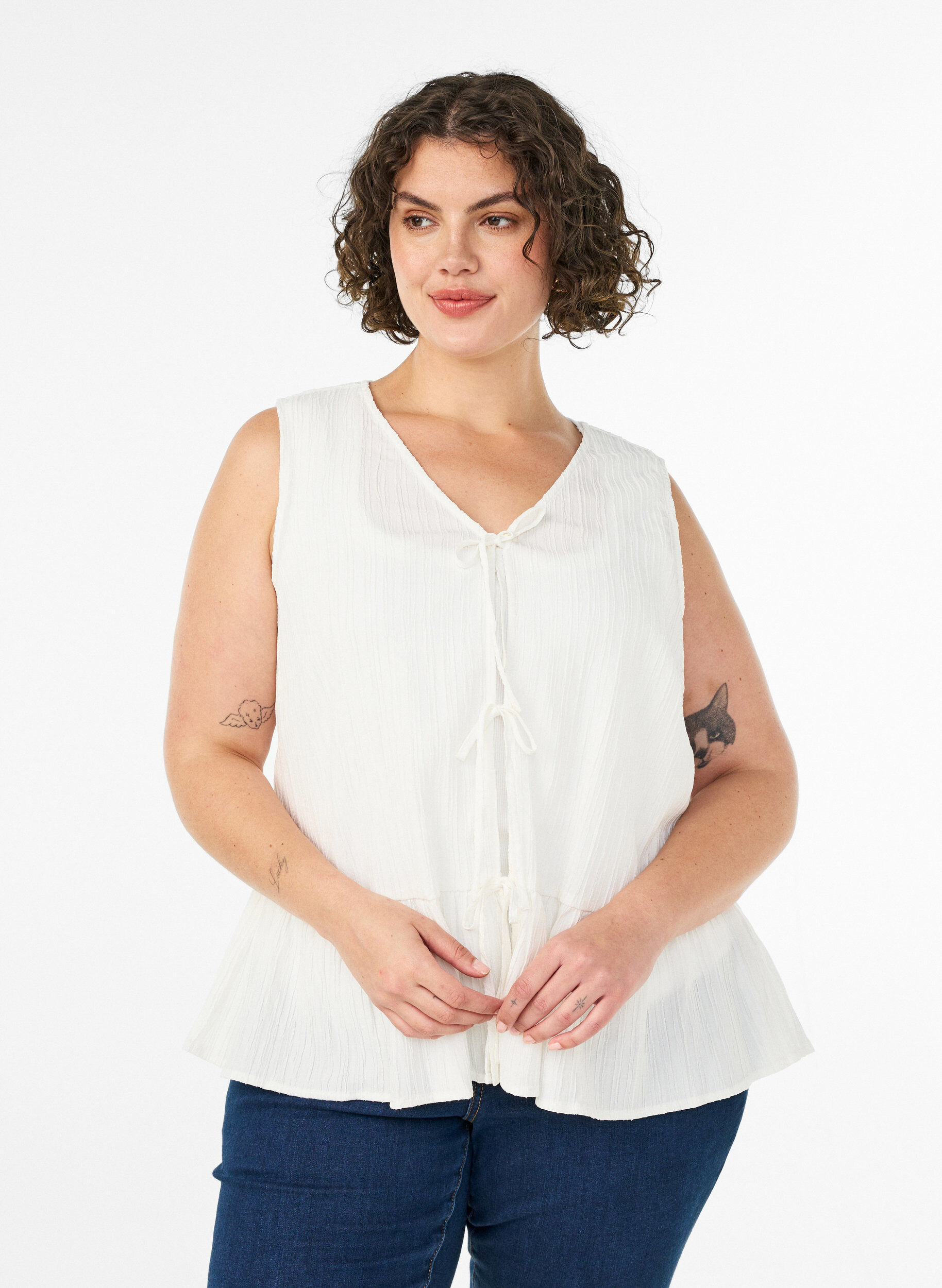 &AElig;rmel&oslash;s bluse med struktur og sl&oslash;jfelukning, Vanilla, Model