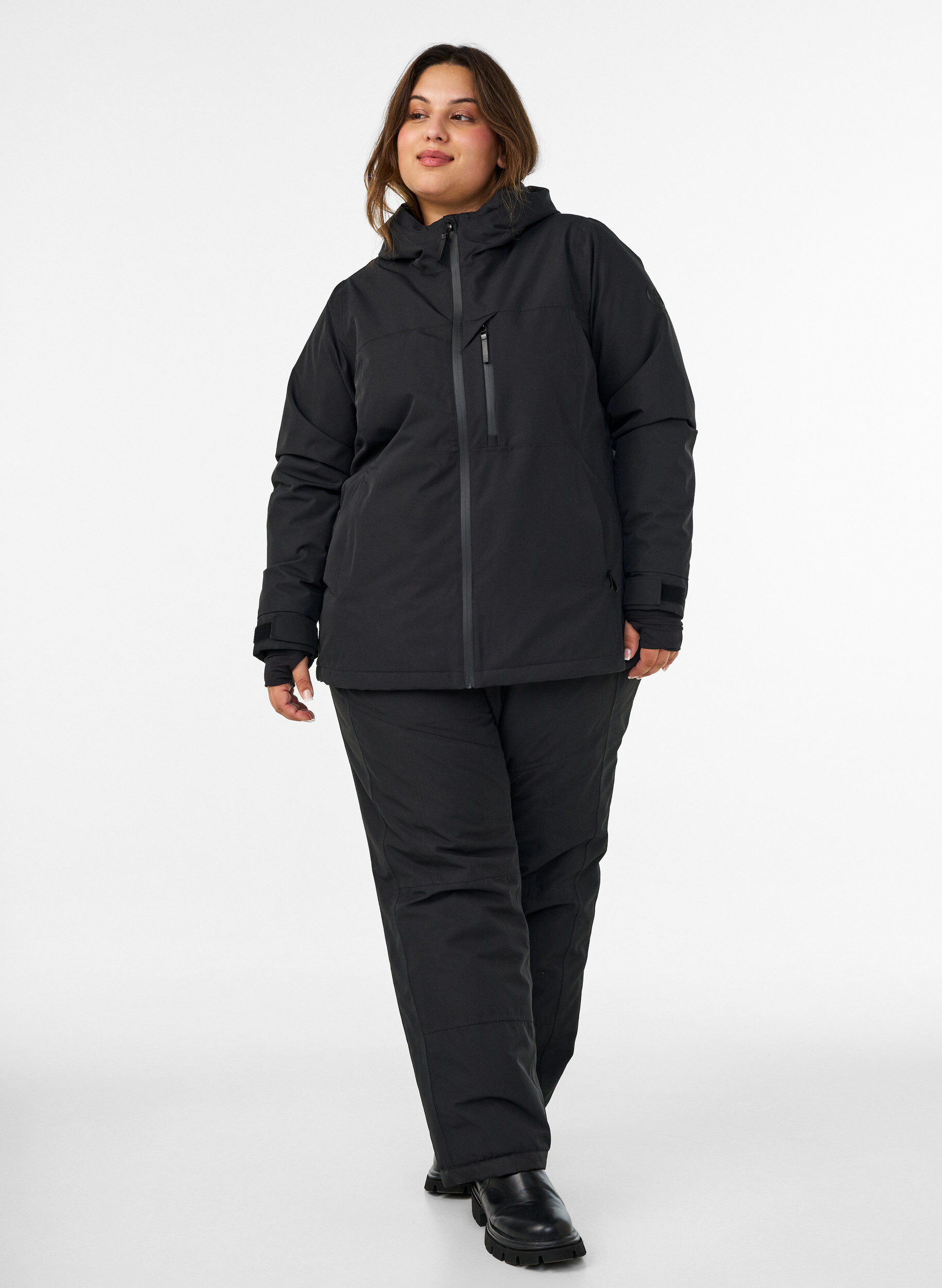ZizziSkijakke med h&aelig;tte og lynl&aring;slommer, Sort, Model image number 1