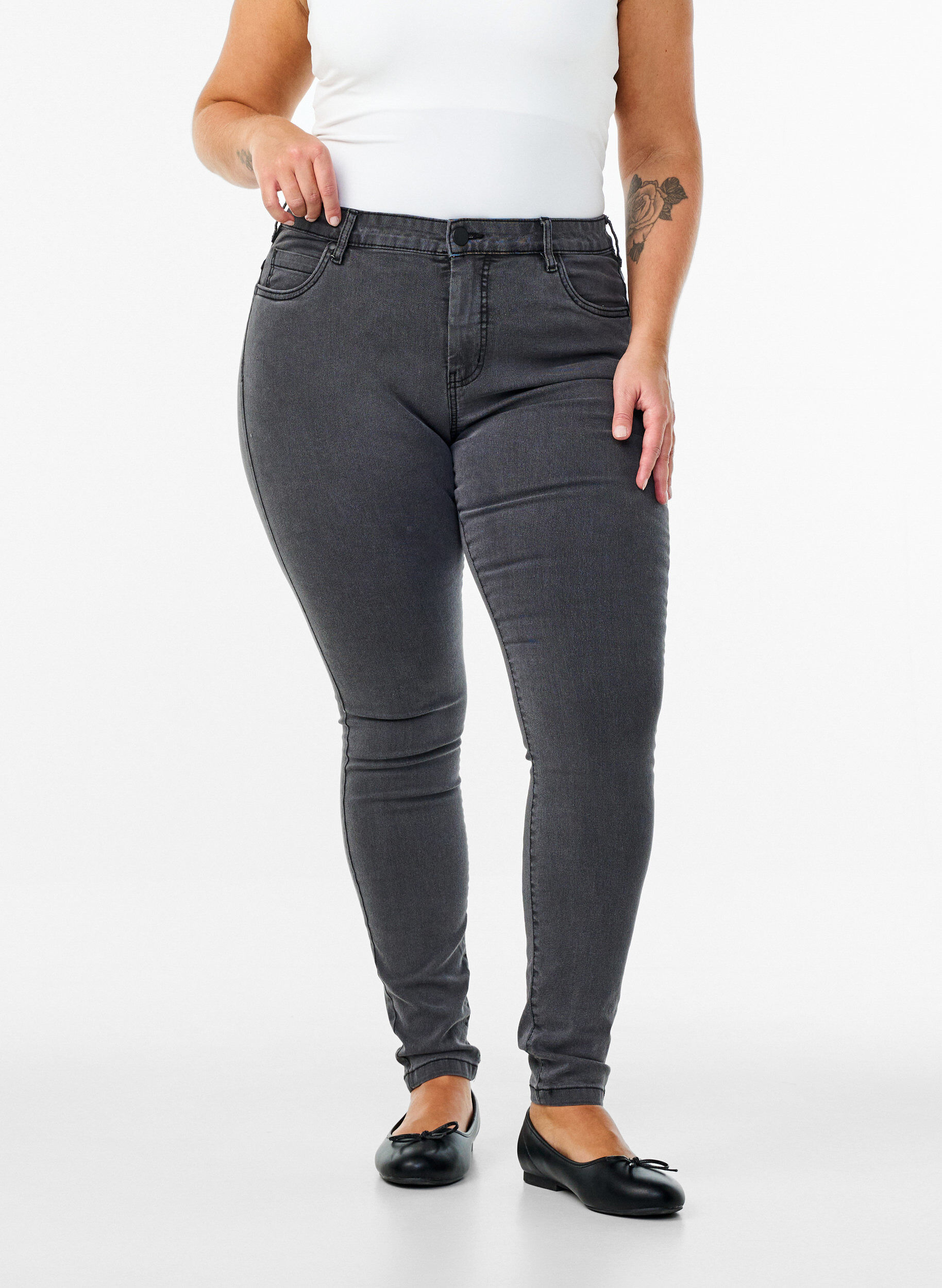 Zizzi H&oslash;jtaljede super slim Amy jeans, Gr&aring;, Model image number 2