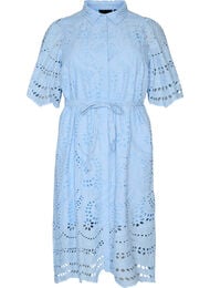 Skjortekjole i broderie anglaise med bindeb&aelig;lte, Bl&aring;