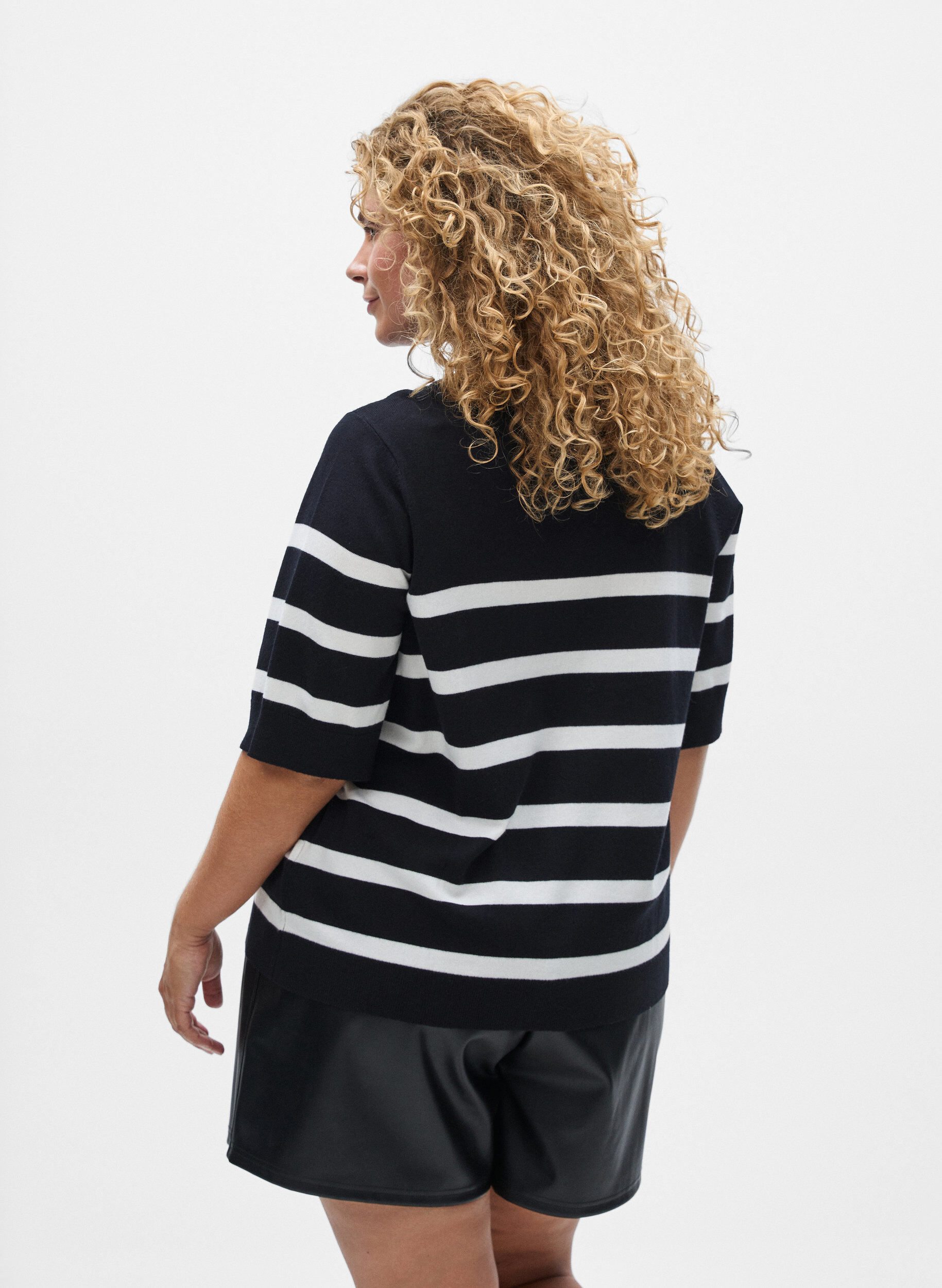 ZizziStribet strikbluse med korte &aelig;rmer, Sort, Model image number 2
