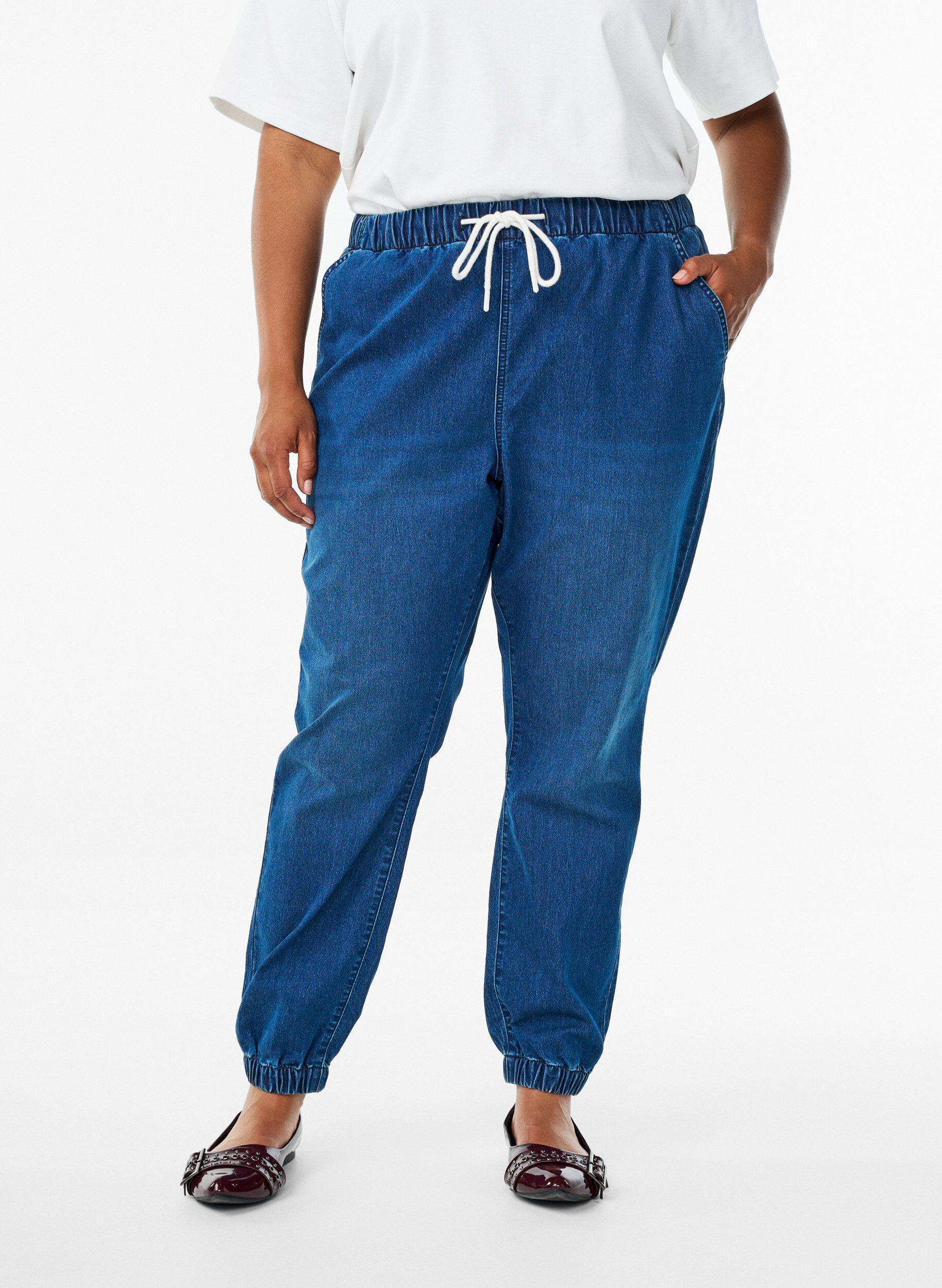 Zizzi Denimjoggers med lommer, Bl&aring;, Model image number 3