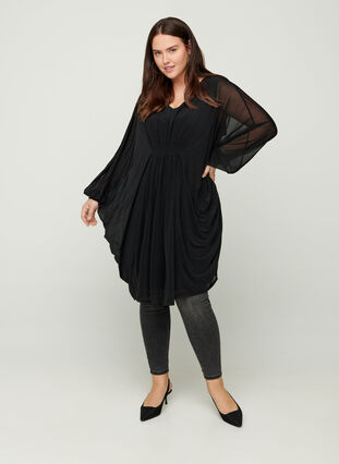 Langærmet kjole med v-hals og smock, Black, Model image number 2