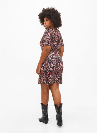 Tætsiddende leoprintet kjole med cut-out, Leopard AOP, Model image number 1