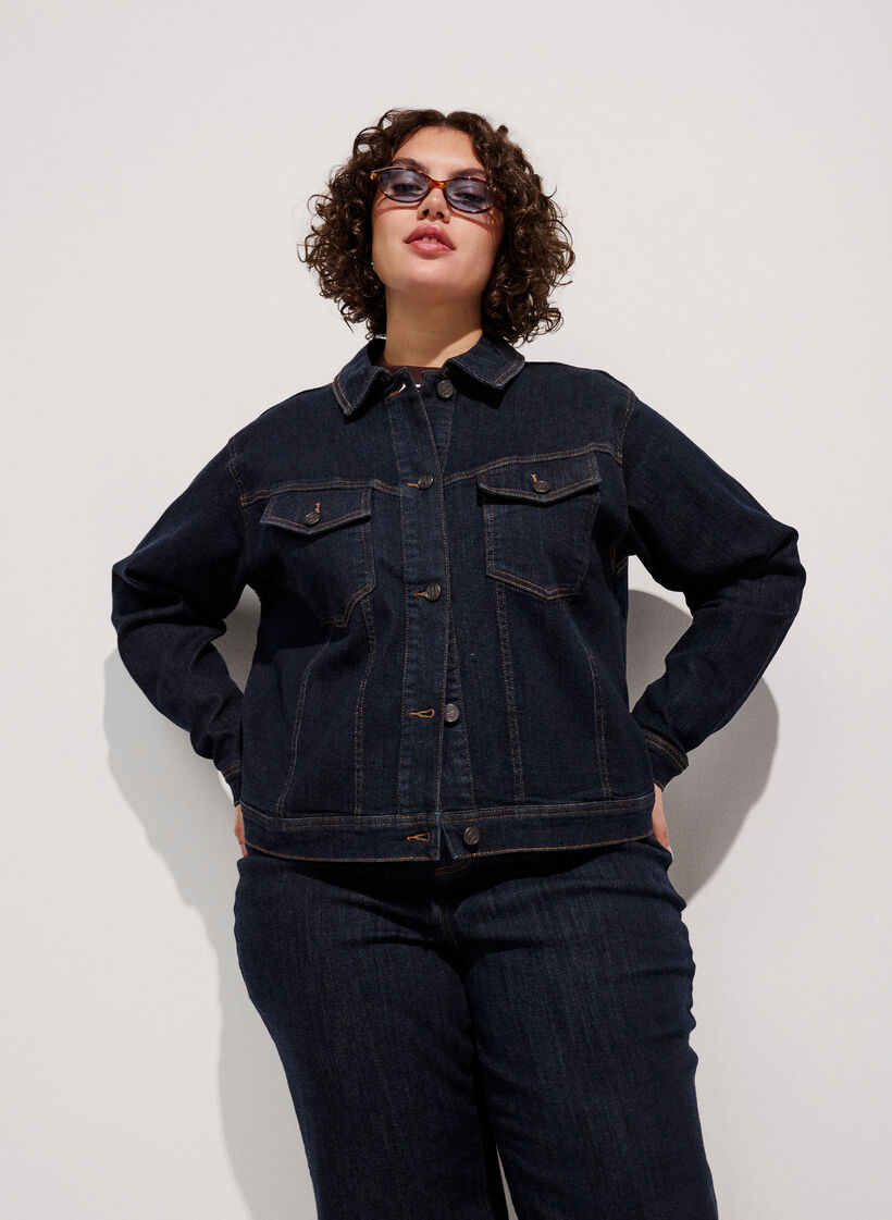 Klassisk denimjakke med kontrastsyninger, Bl&aring;, Model
