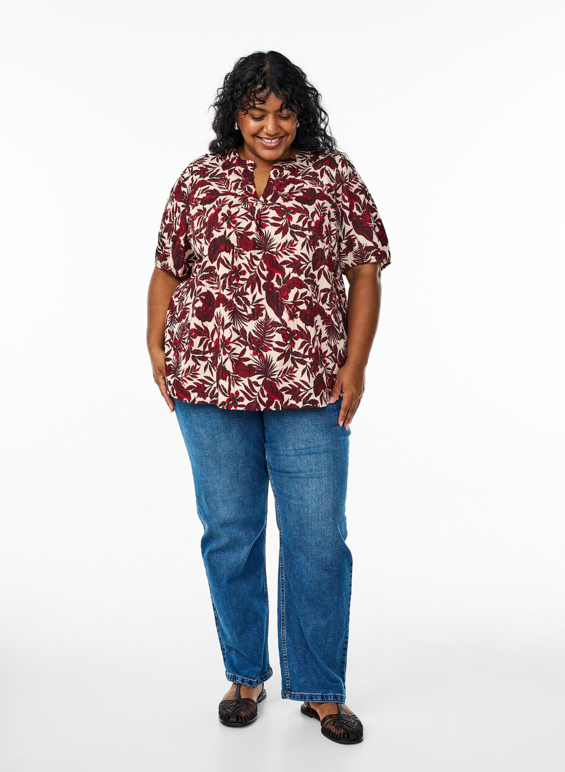 Zizzi Blomstret bluse med korte &aelig;rmer, R&oslash;d, Model image number 1