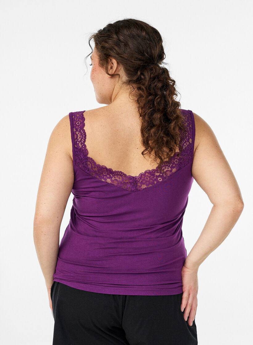Viskose top med blondekant, Lilla, Model image number 2