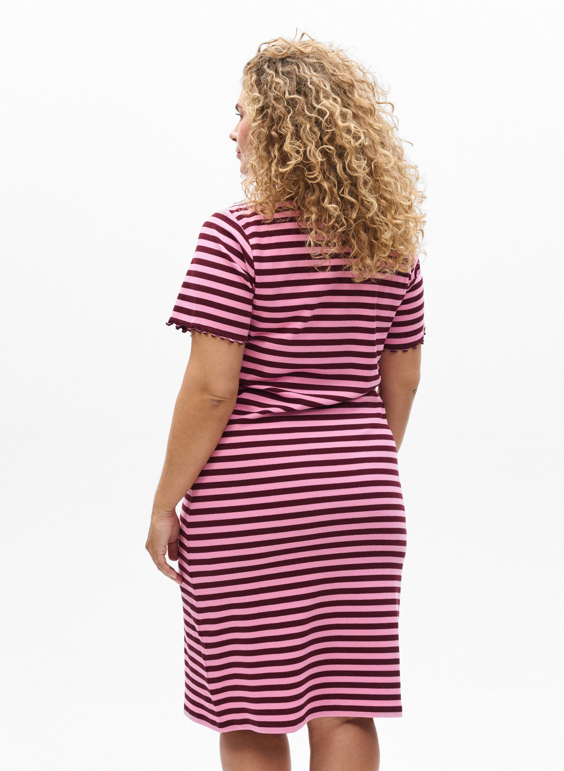 Zizzi Kn&aelig;lang T-shirtkjole i ribbet jersey, M&oslash;rk Bordeaux, Model image number 2