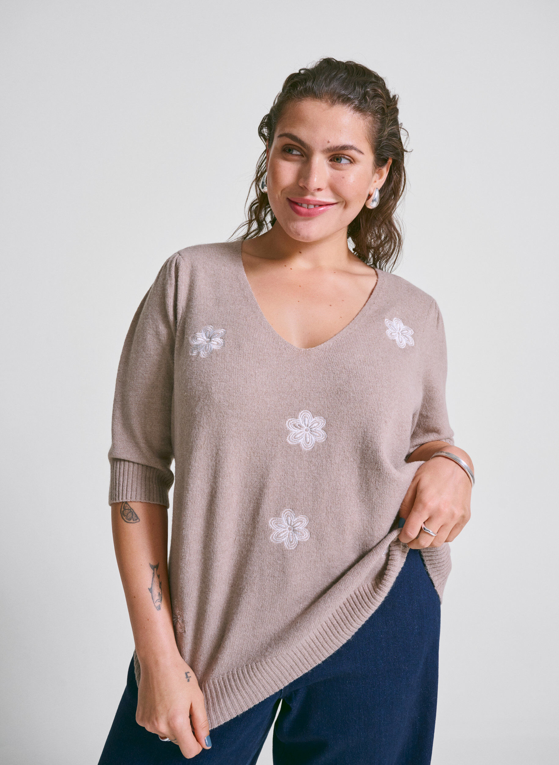 Zizzi Strikket bluse med broderede blomster, Simply Taupe Mel., Image image number 0