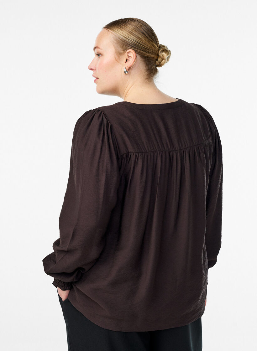 Viskosebluse med smock og rynkedetaljer, Brun, Model image number 2