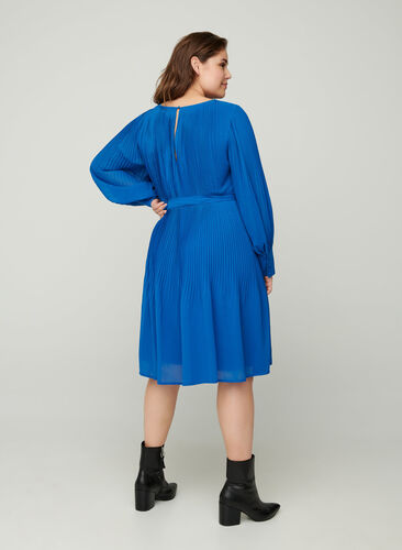 Langærmet plissé kjole med bindebånd, Classic Blue , Model image number 1