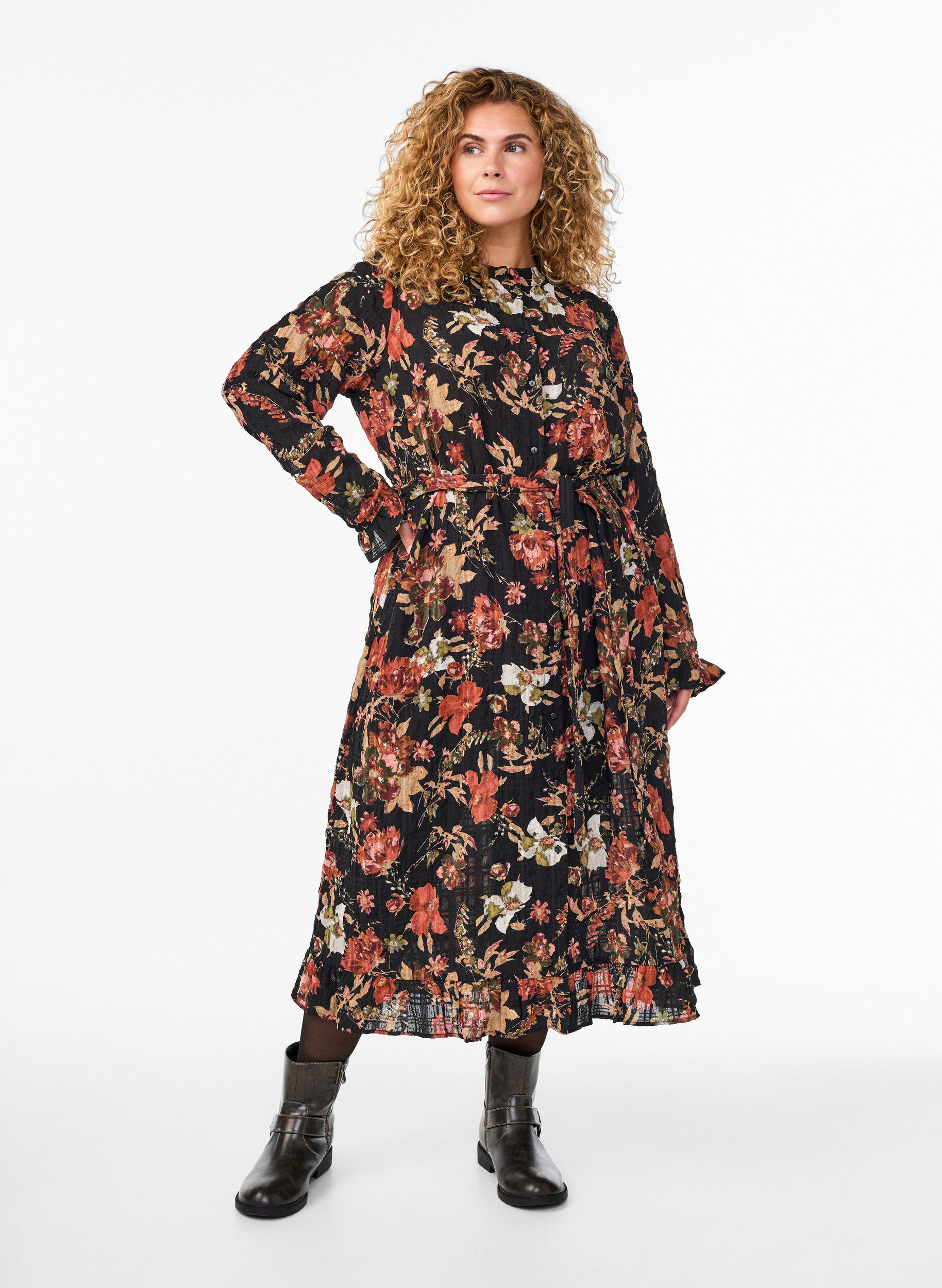 ZizziMidikjole med blomsterprint og aftageligt bindeb&aelig;lte, Sort, Model image number 0
