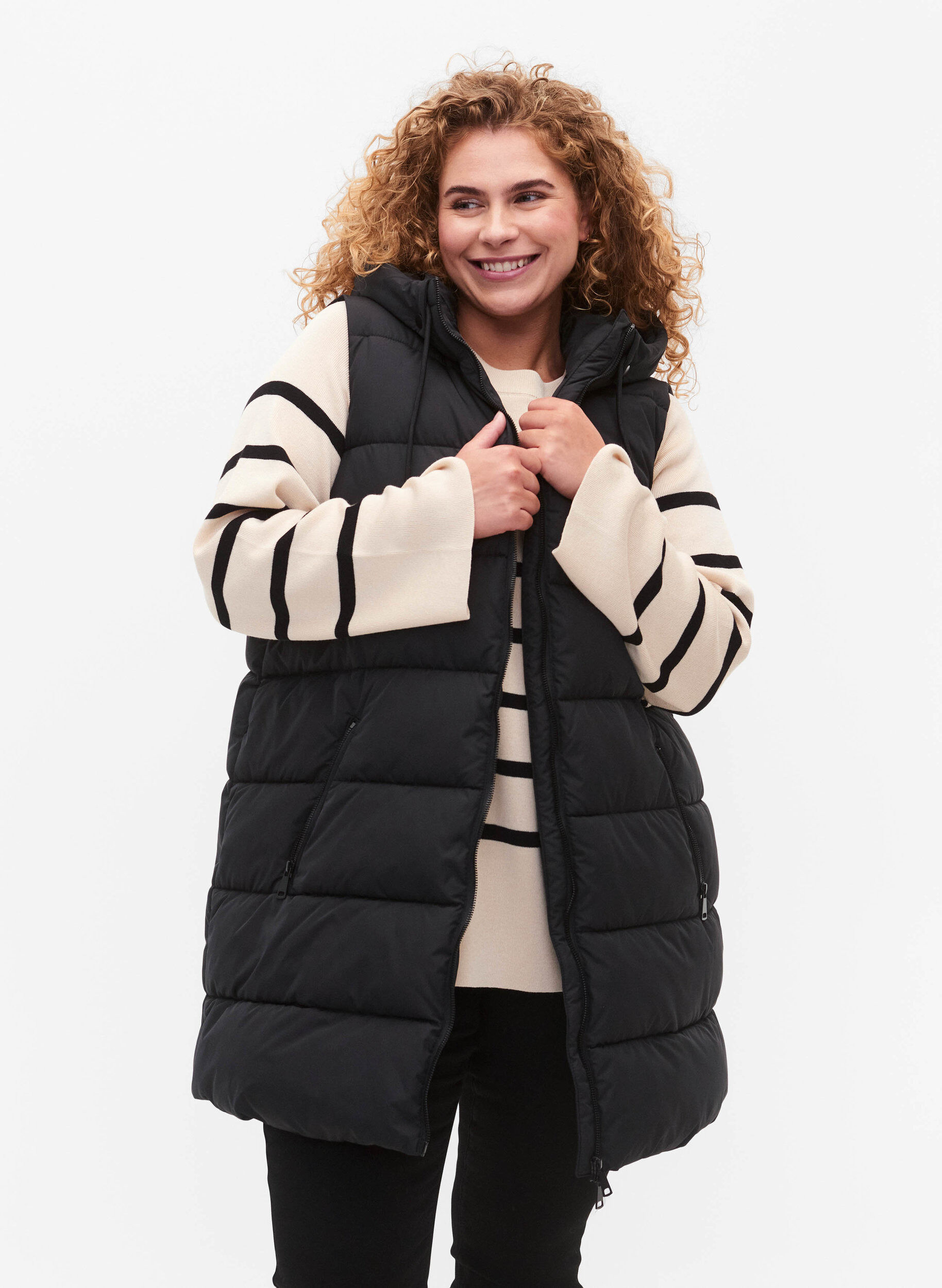 Lang vest med h&aelig;tte og lommer, Sort, Model