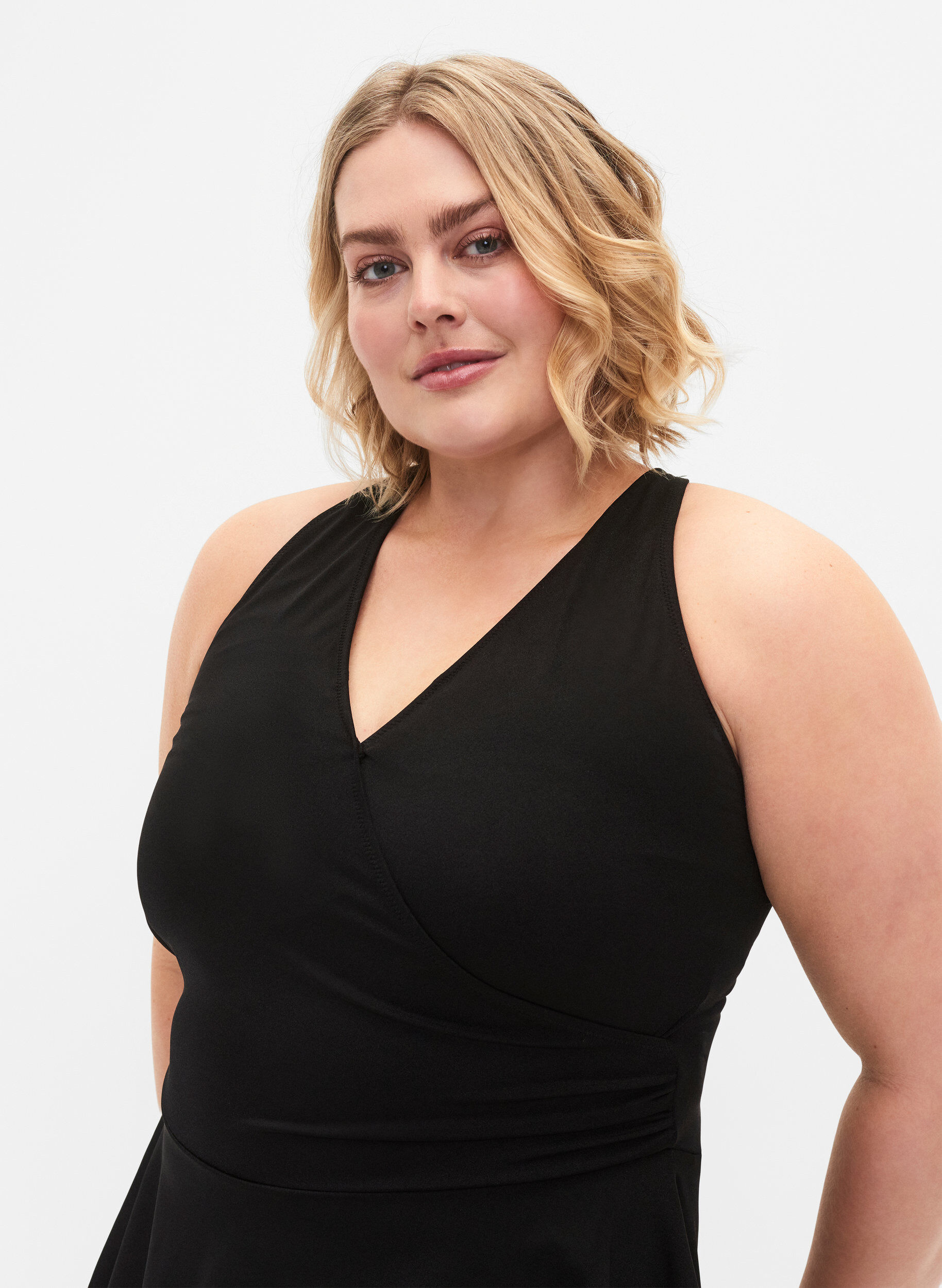 Zizzi Badekjole med krydset ryg og sk&oslash;rt, Black, Model image number 2