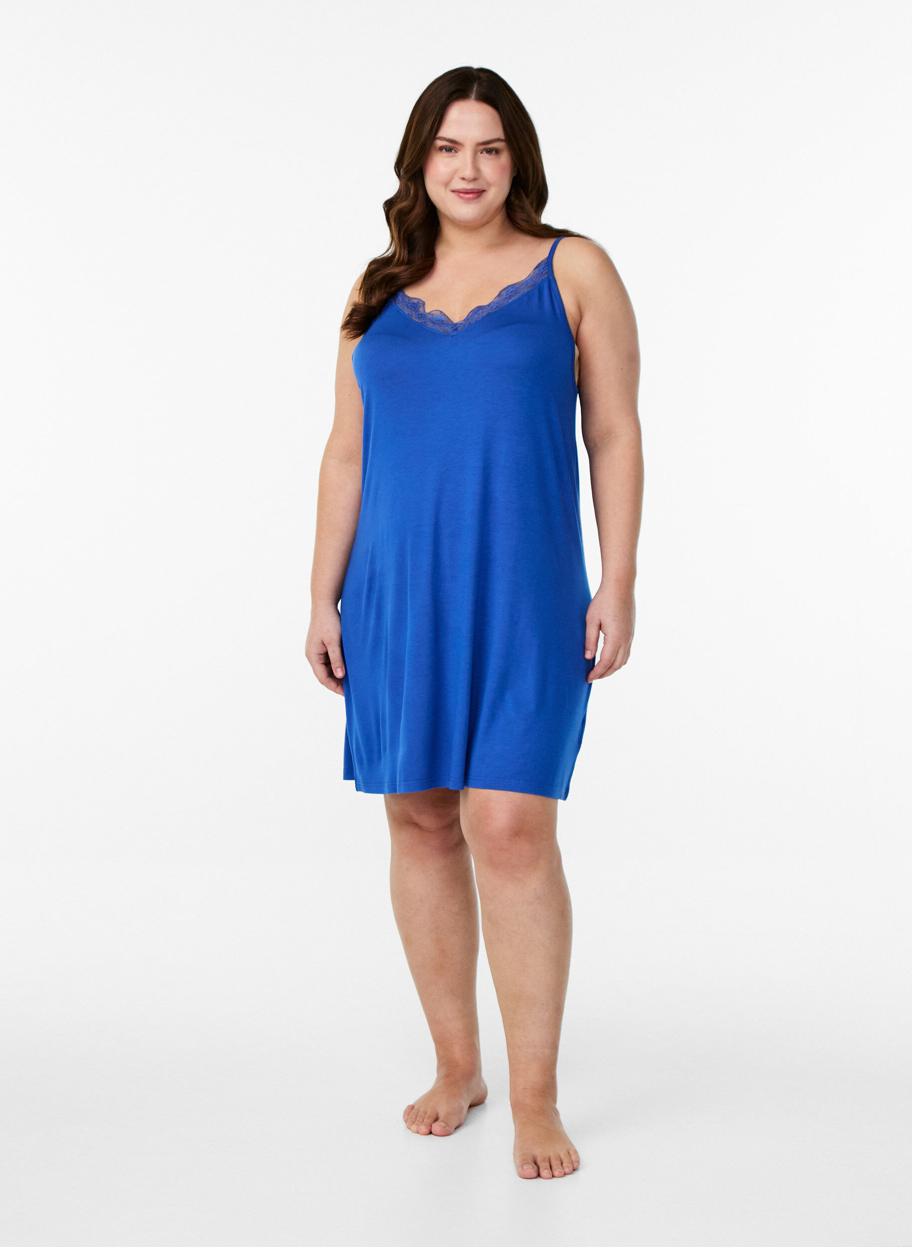 Zizzi Natkjole i viskose med blondekant, Bl&aring;, Model image number 1