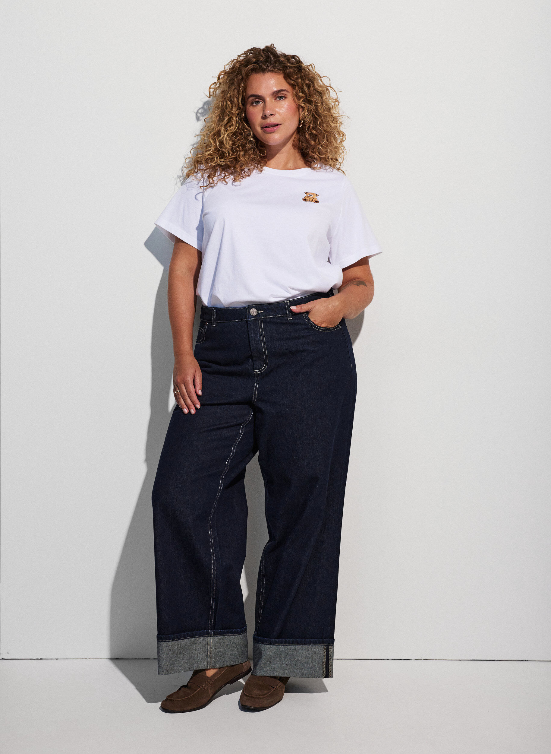 ZizziT-shirt i &oslash;kologisk bomuld med bamsemotiv, Hvid, Model image number 1