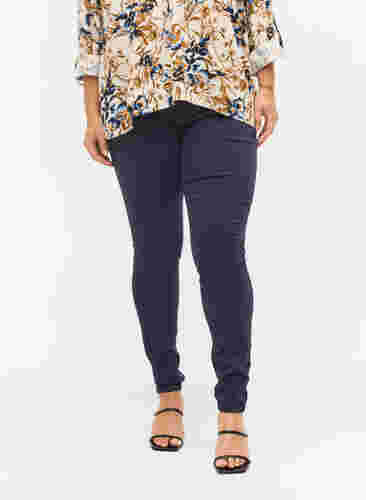 Super slim Amy jeans med høj talje, Night Sky, Model image number 2