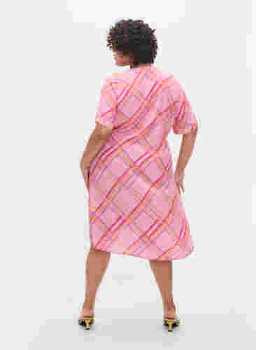 Ternet viskose kjole med wrap, Pink Check, Model image number 1