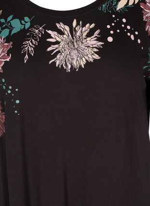 Kortærmet natkjole i viskose med blomsterprint, Black Flower , Packshot image number 2