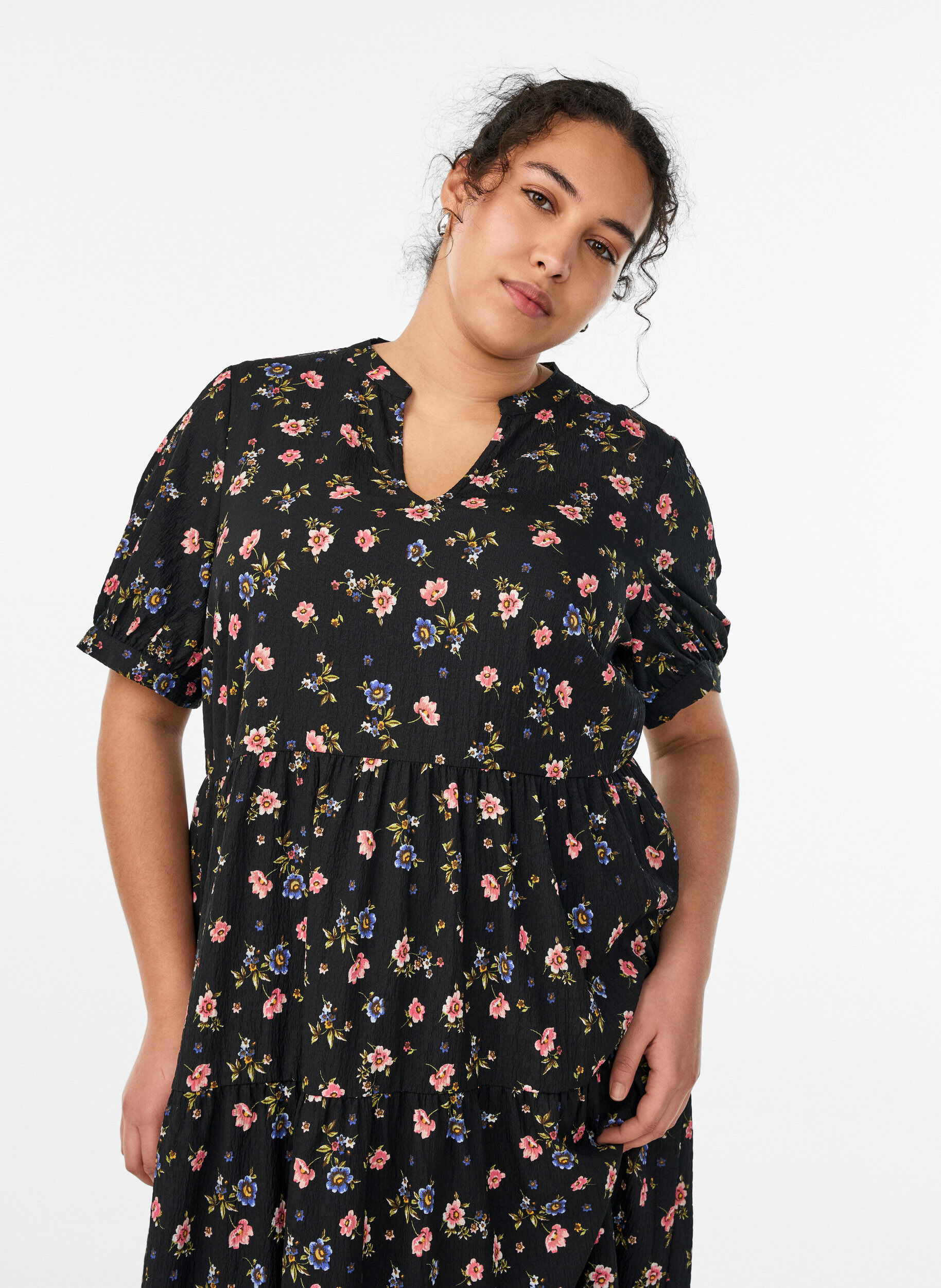 ZizziAnkellang kjole med korte &aelig;rmer og volantlag, Sort, Model image number 2