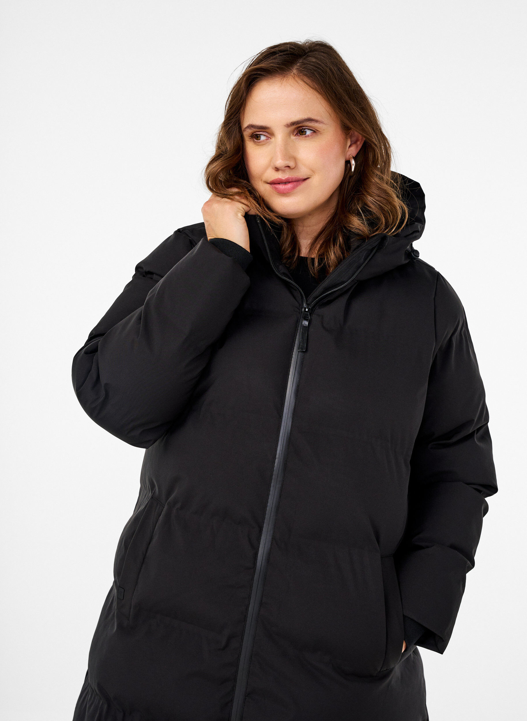 Zizzi Lang puffer vinterjakke med h&aelig;tte, Sort, Model image number 2