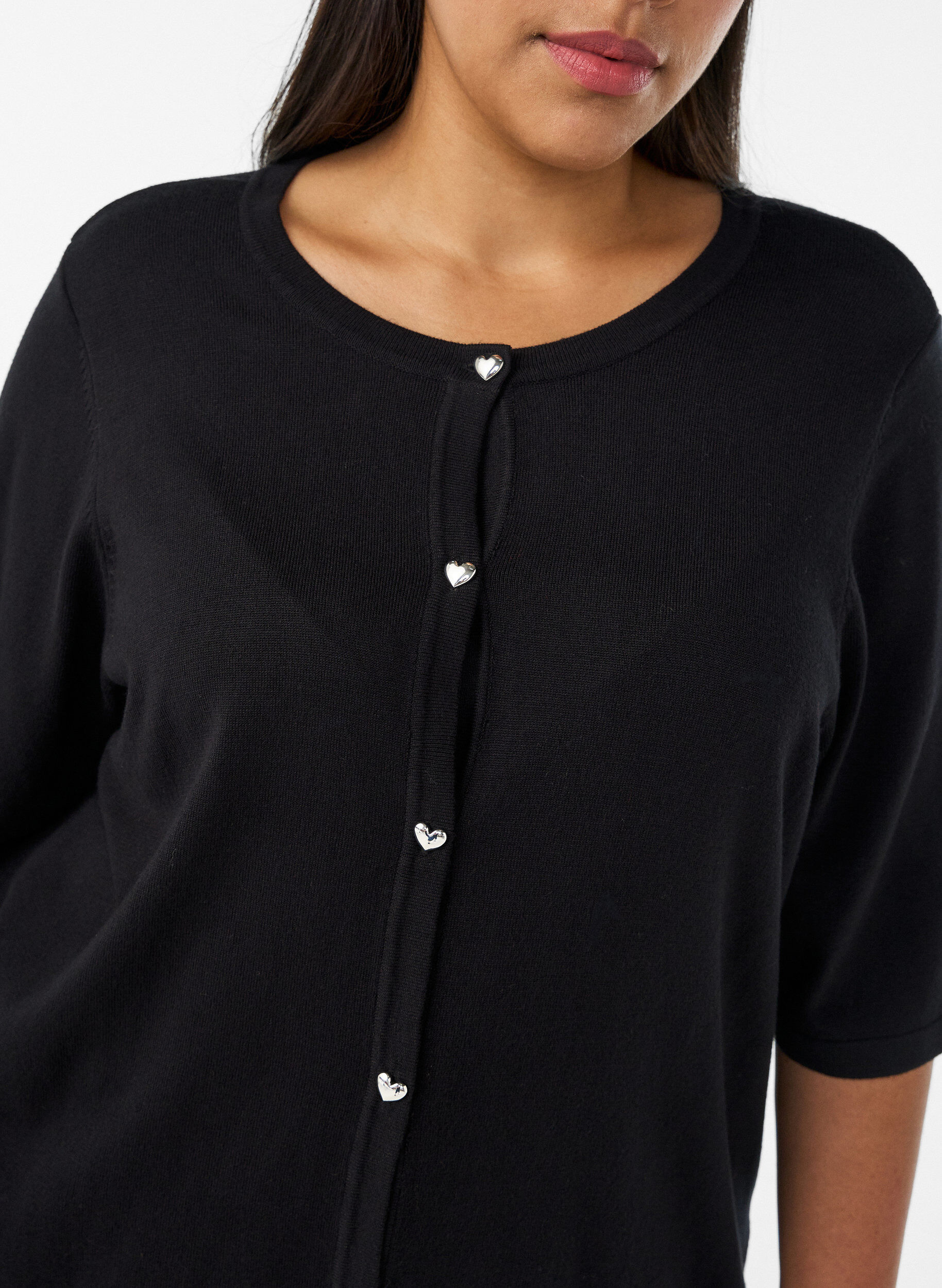 ZizziStrikket cardigan med hjerteknapper og korte &aelig;rmer, Sort, Model image number 3