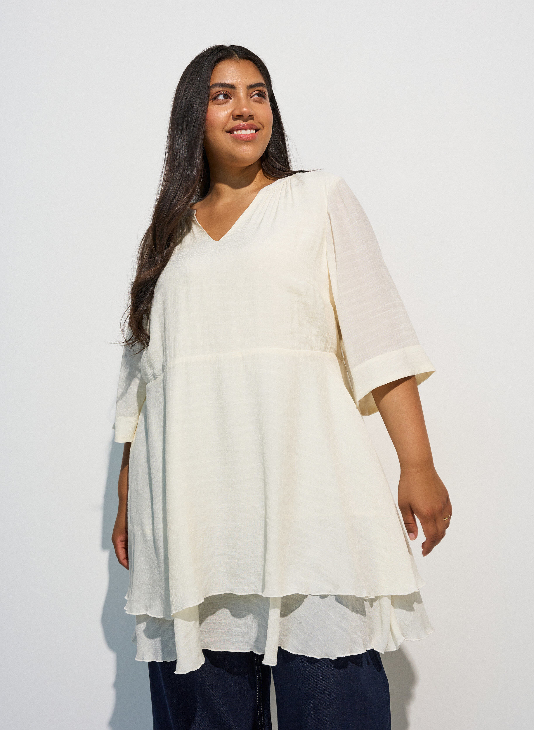 ZizziA-formet kjole med lagdelte fl&aelig;ser, Vanilla, Model image number 0