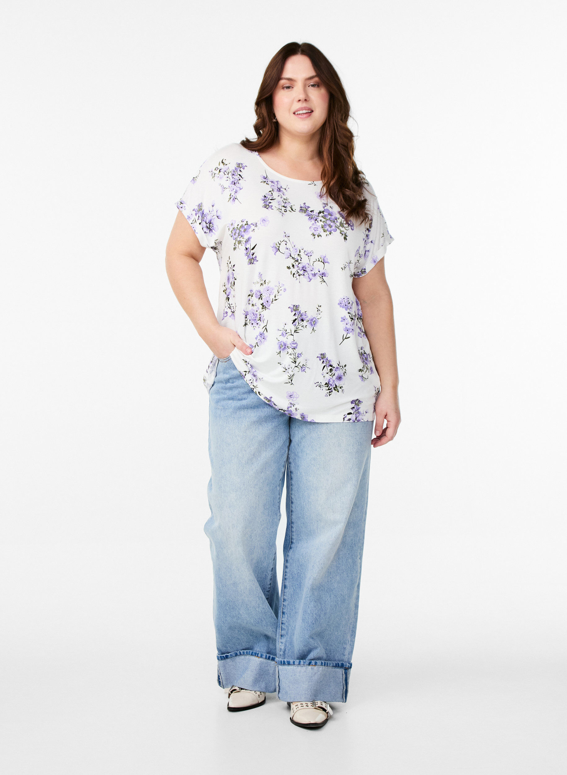 Zizzi T-shirt med blomsterprint, Lilla, Model image number 1