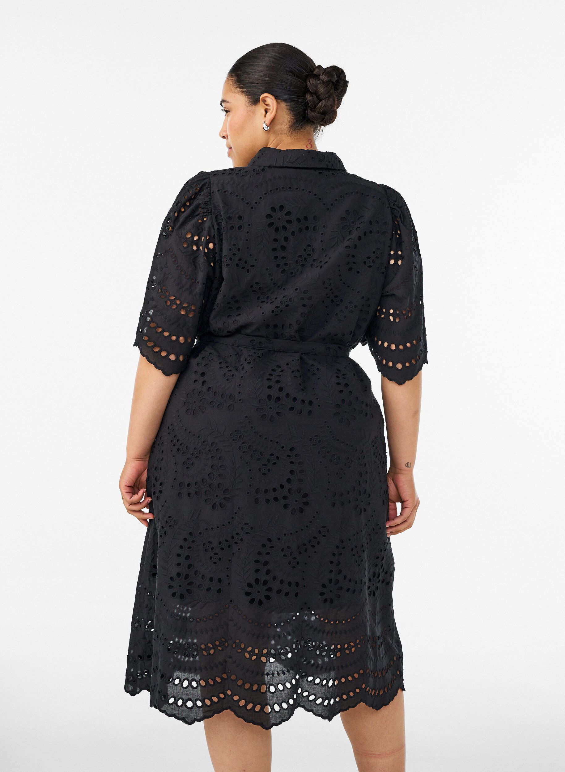 ZizziSkjortekjole i broderie anglaise med bindeb&aelig;lte, Sort, Model image number 2
