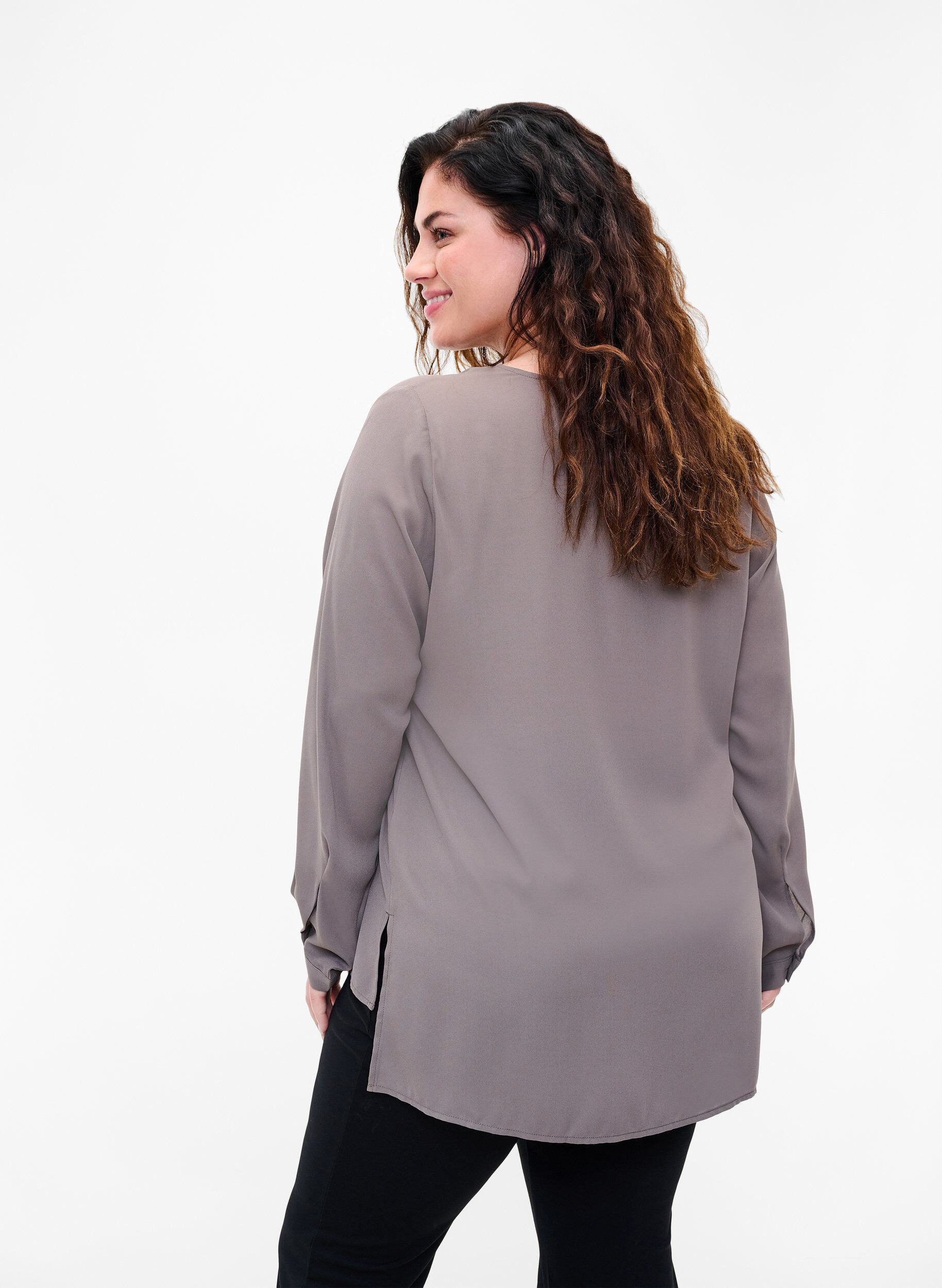 Zizzi Ensfarvet skjorte med v-udsk&aelig;ring, Falcon, Model image number 1