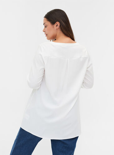Lang ensfarvet skjorte med brystlomme, Warm Off-white, Model image number 1
