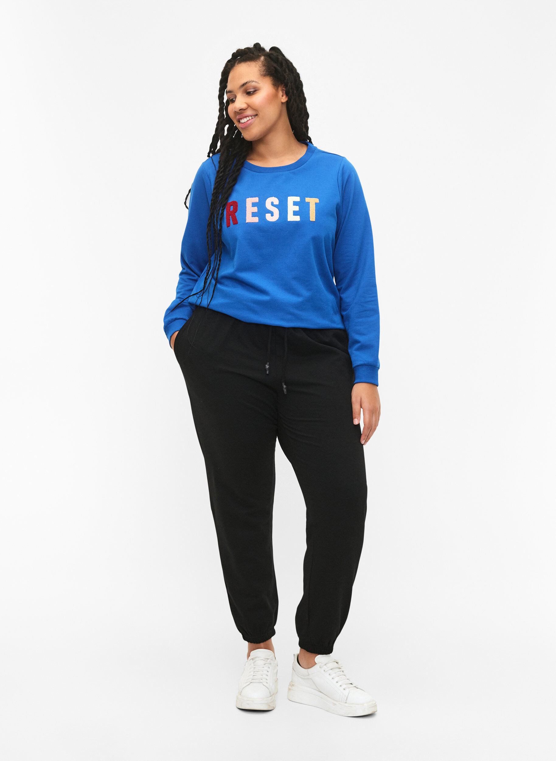 Zizzi Sweatshirt med tekst , Victoria b. W. Reset, Model image number 2
