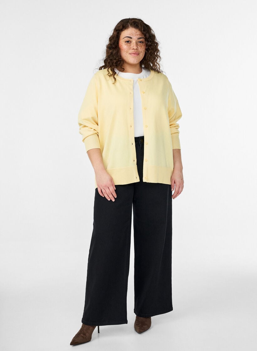 Finstrikket cardigan med rund hals, Gul, Model image number 1