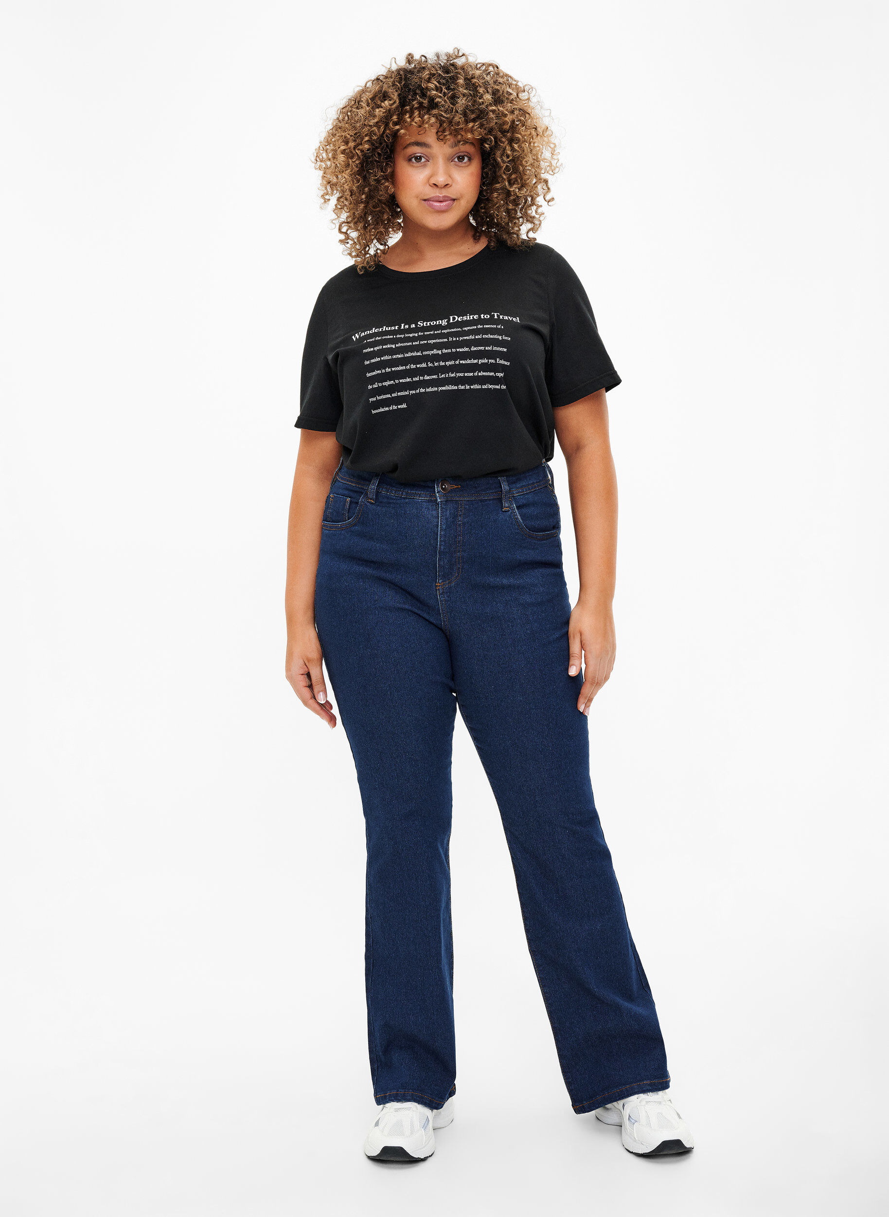 Zizzi FLASH - T-shirt med motiv, Black Wanderlust, Model image number 2