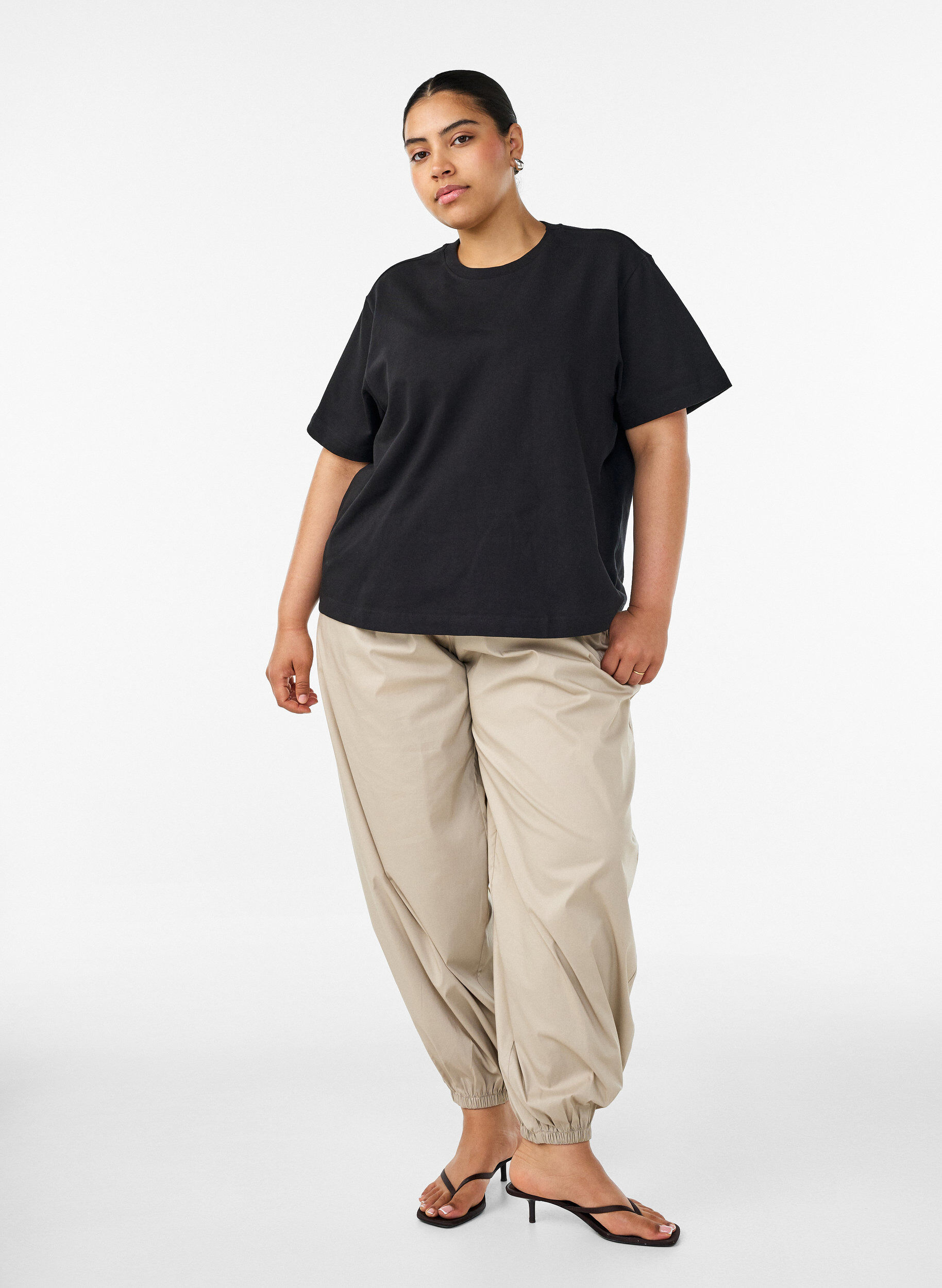 ZizziBoxy T-shirt i bomuld, Sort, Model image number 1