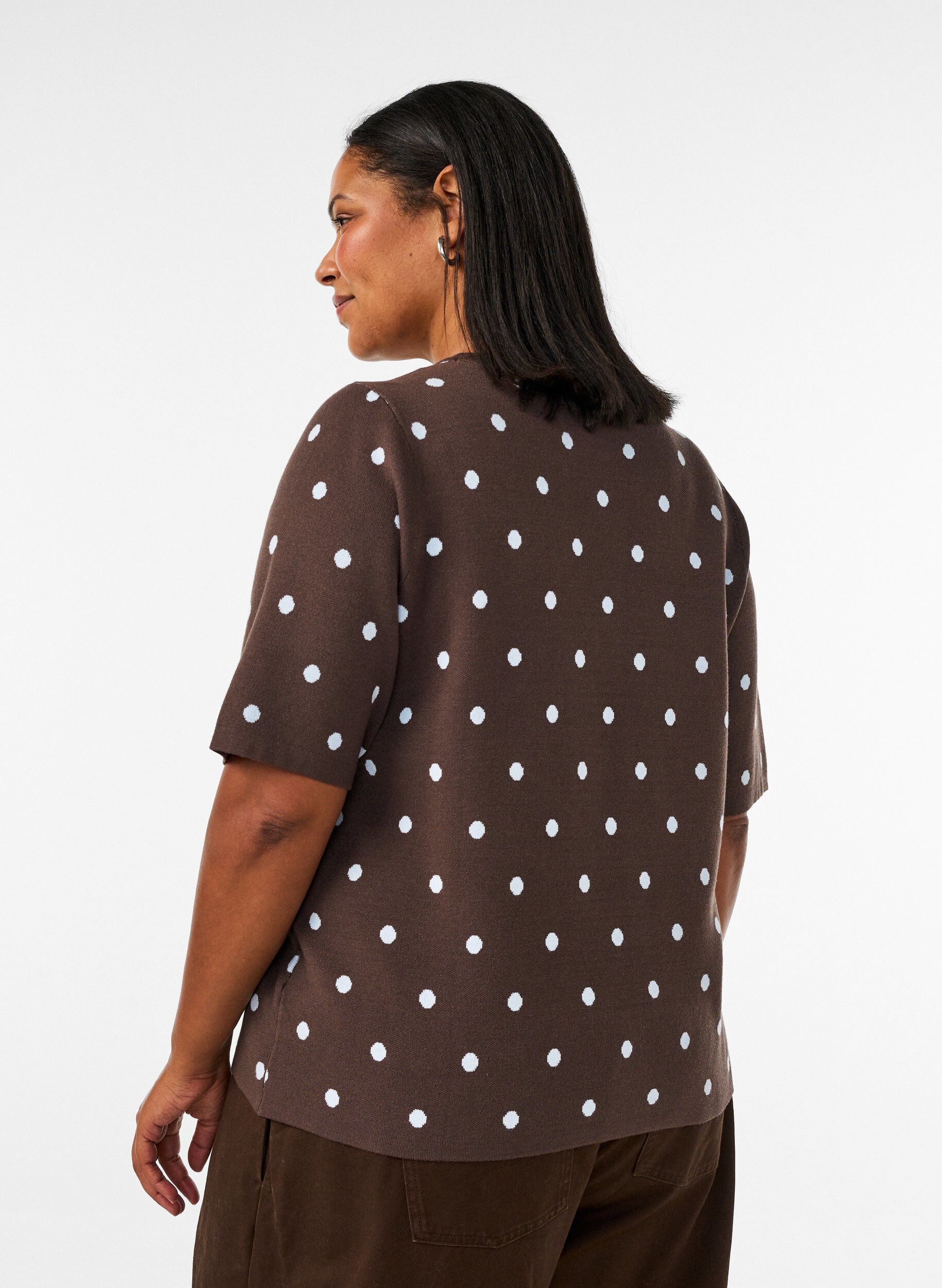 ZizziKort&aelig;rmet strikbluse med prikker, Brun, Model image number 2