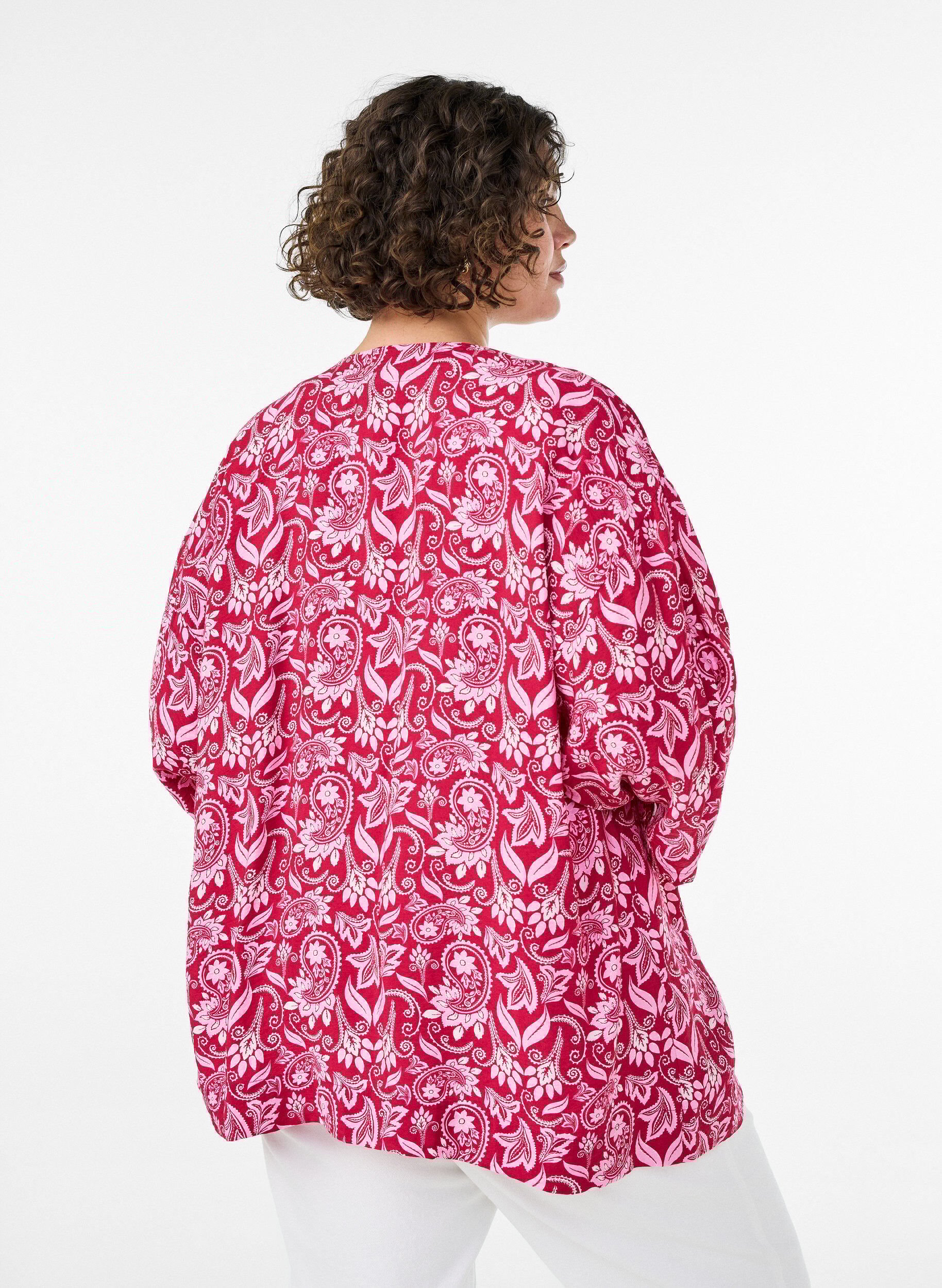 ZizziKort kimono i viskose med 3/4-&aelig;rmer, Lyser&oslash;d, Model image number 2