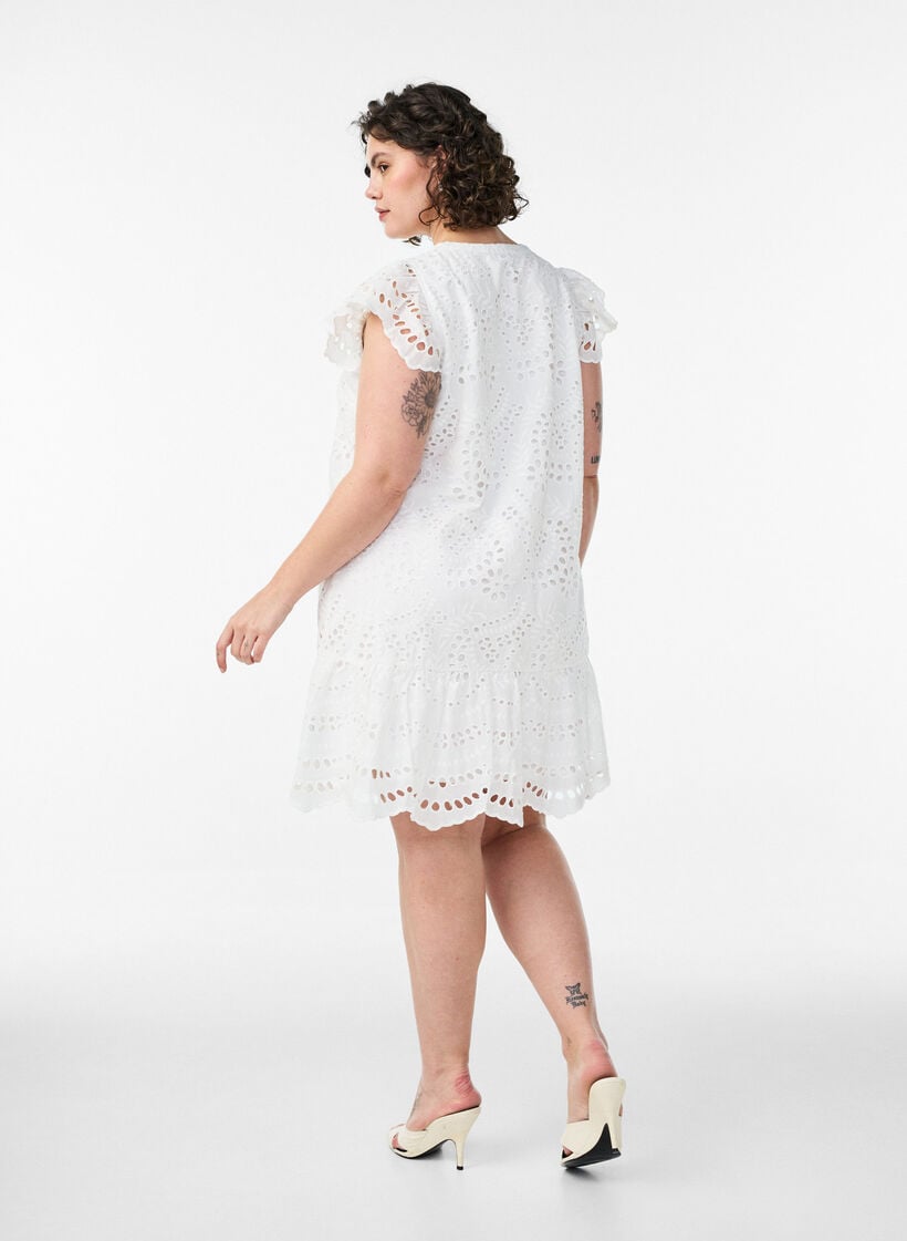 Kjole i broderie anglaise med fl&aelig;se&aelig;rmer, Hvid, Model image number 2