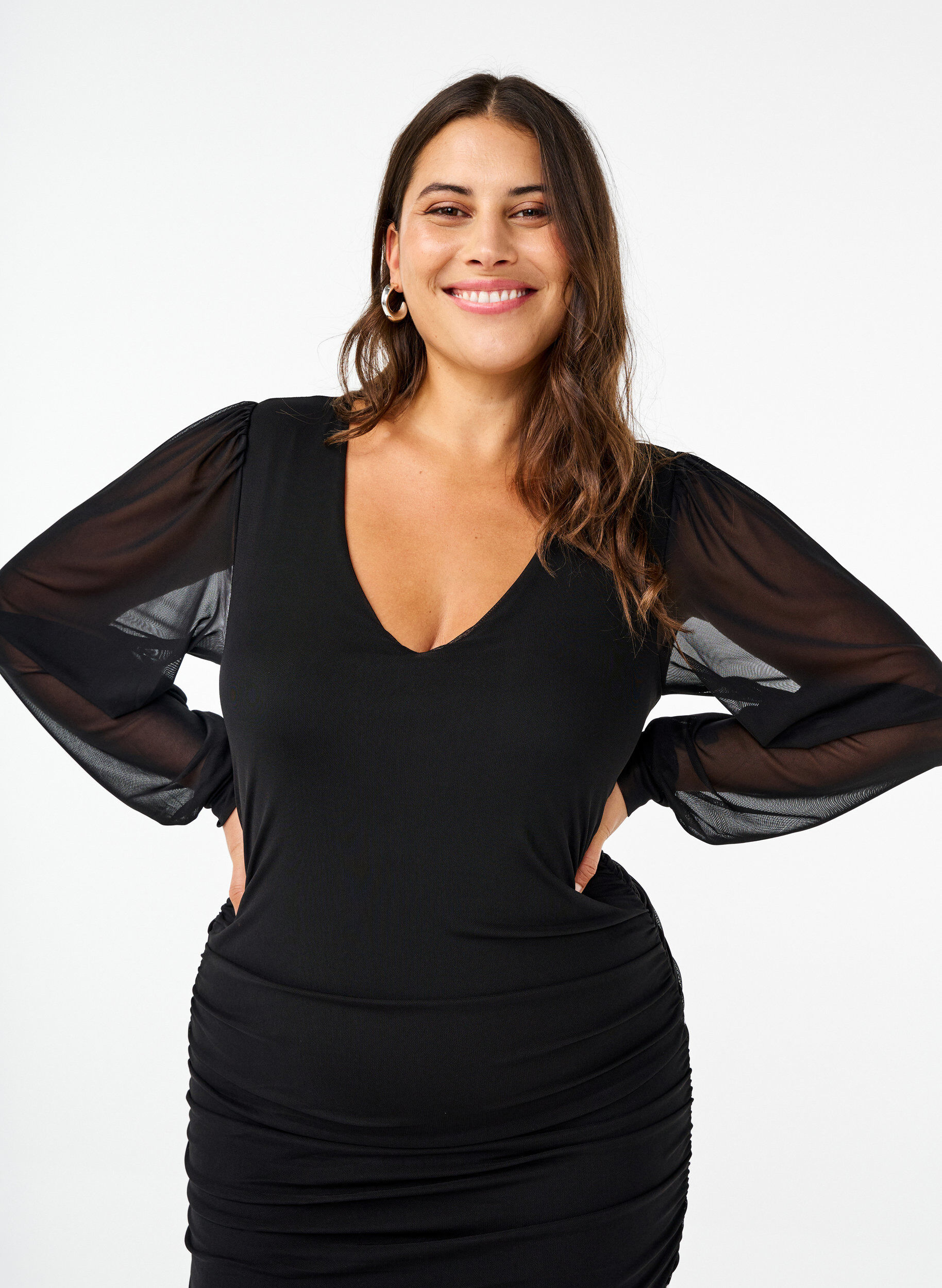 Zizzi Mellemlang meshkjole med draperinger, Black, Model image number 2