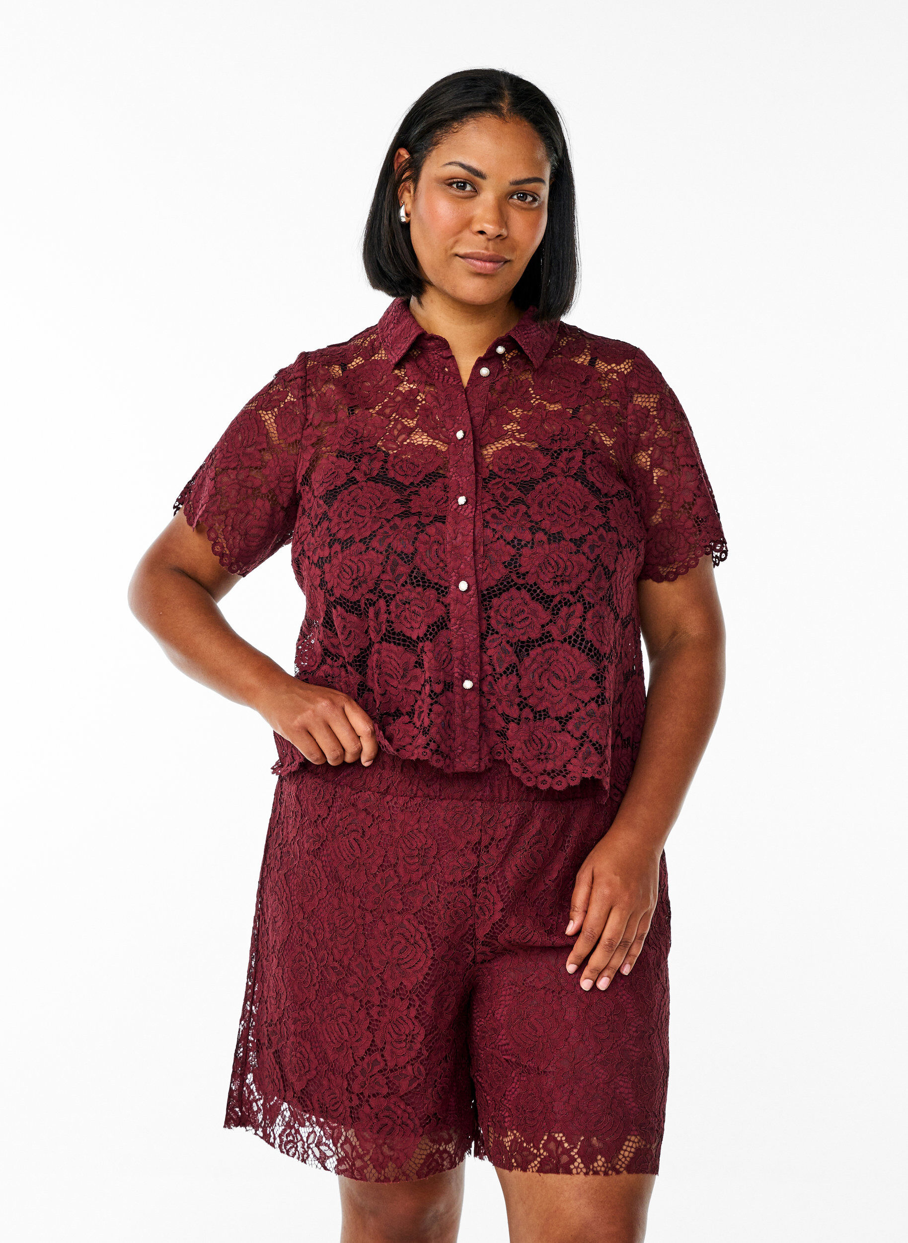 L&oslash;se blonde shorts, M&oslash;rk Bordeaux, Model