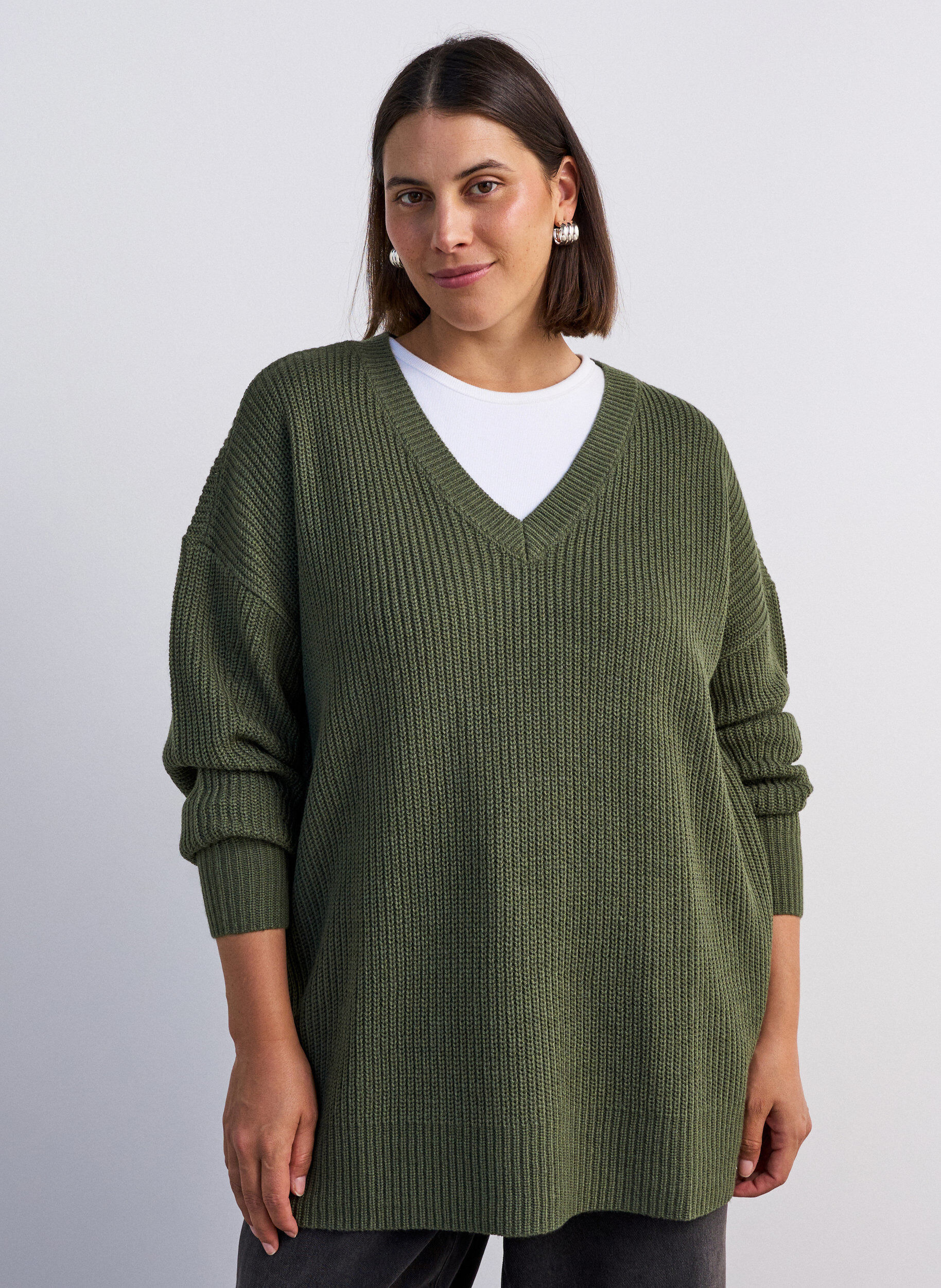 Lang ribstrikket bluse med V-hals, Gr&oslash;n, Model