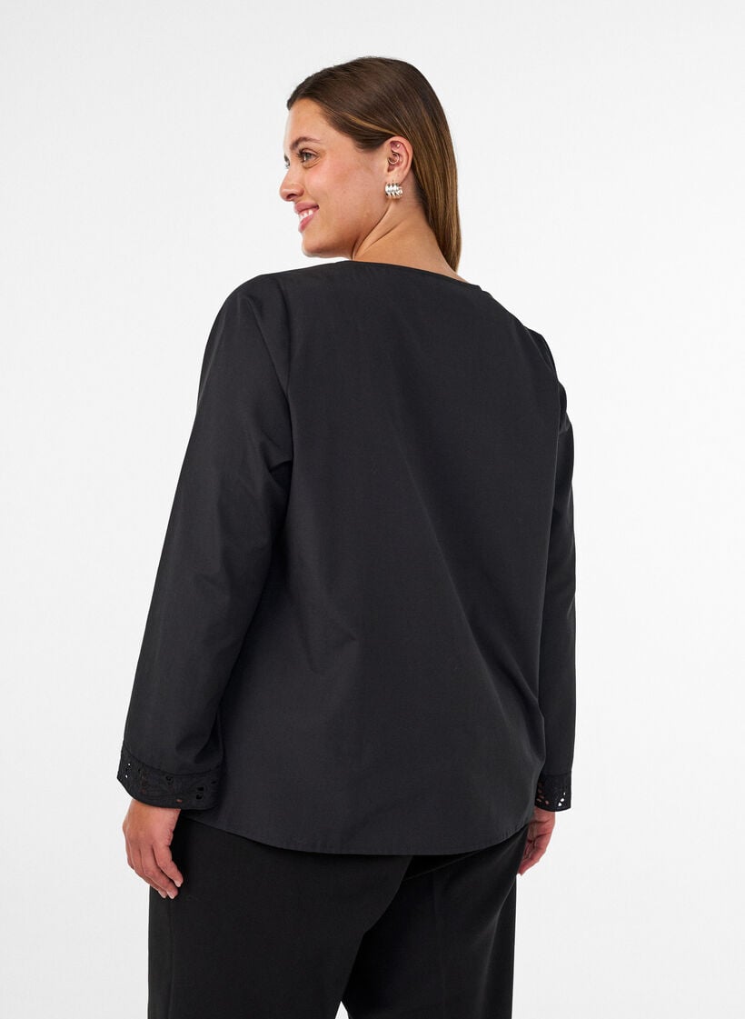 Skjortebluse med broderie anglaise, Sort, Model image number 2