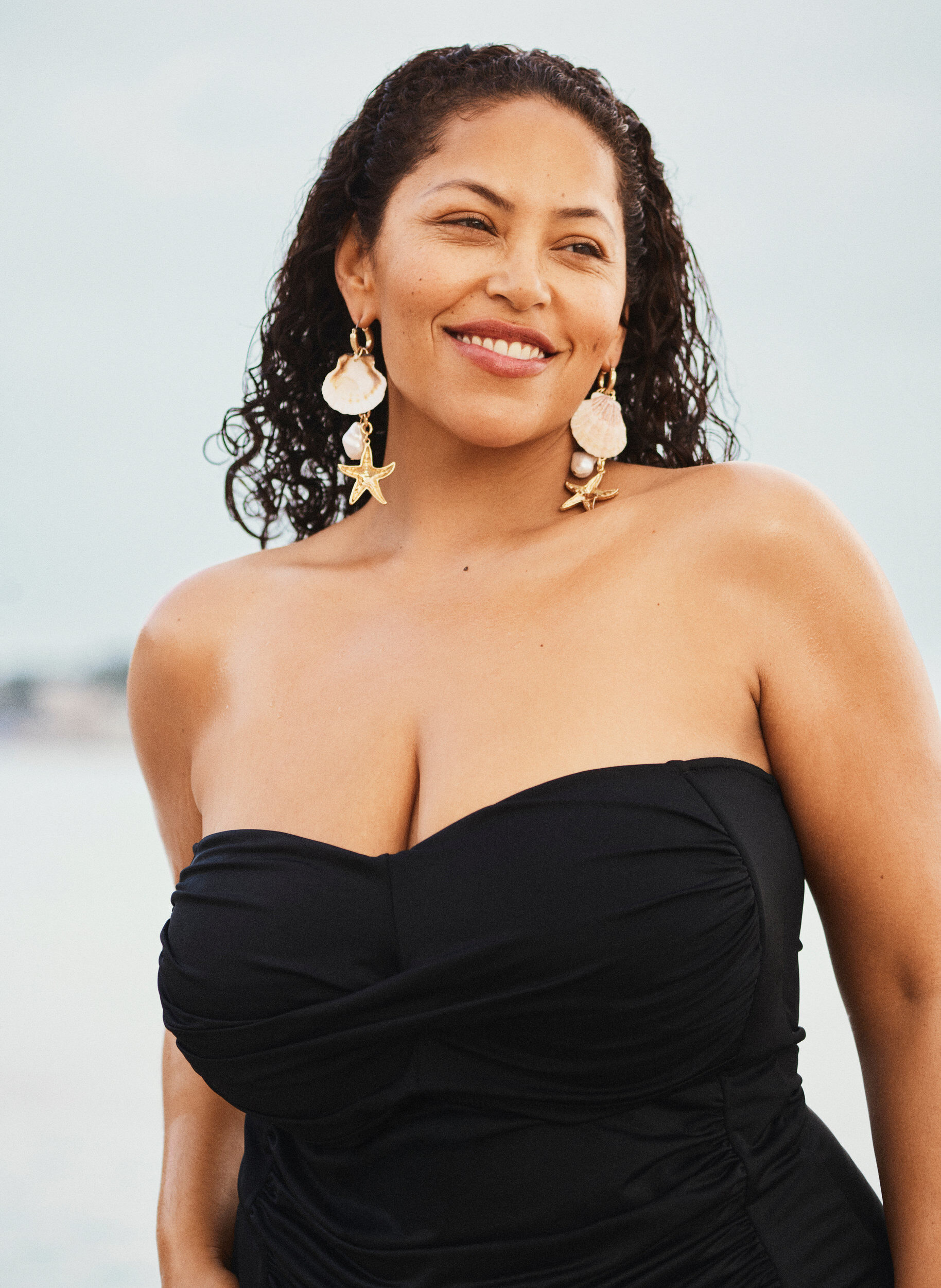 Stropl&oslash;s badedragt med draperinger og vatterede sk&aring;le