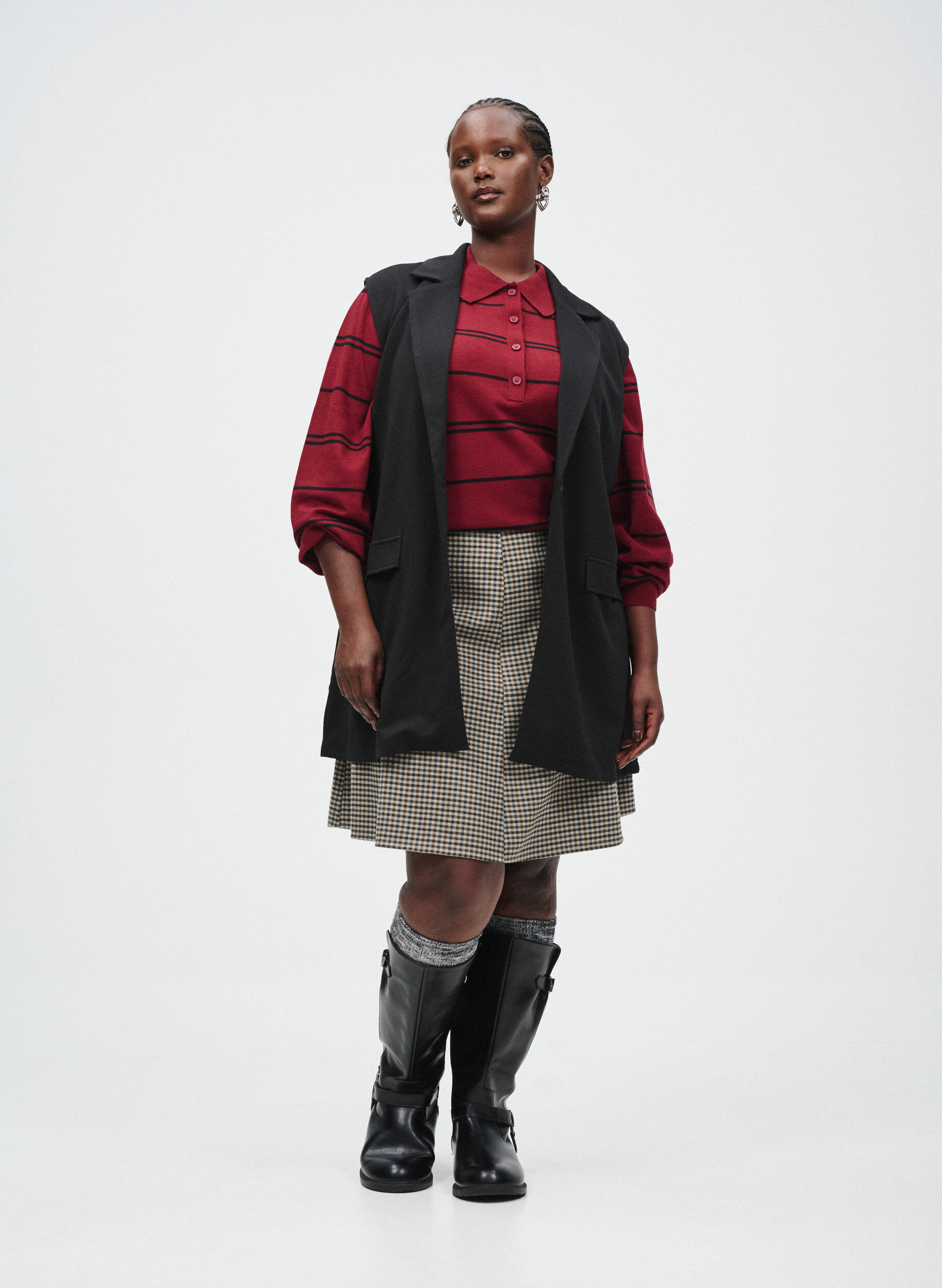 Zizzi &AElig;rmel&oslash;s blazer-vest med klassiske revers, Sort, Image image number 0