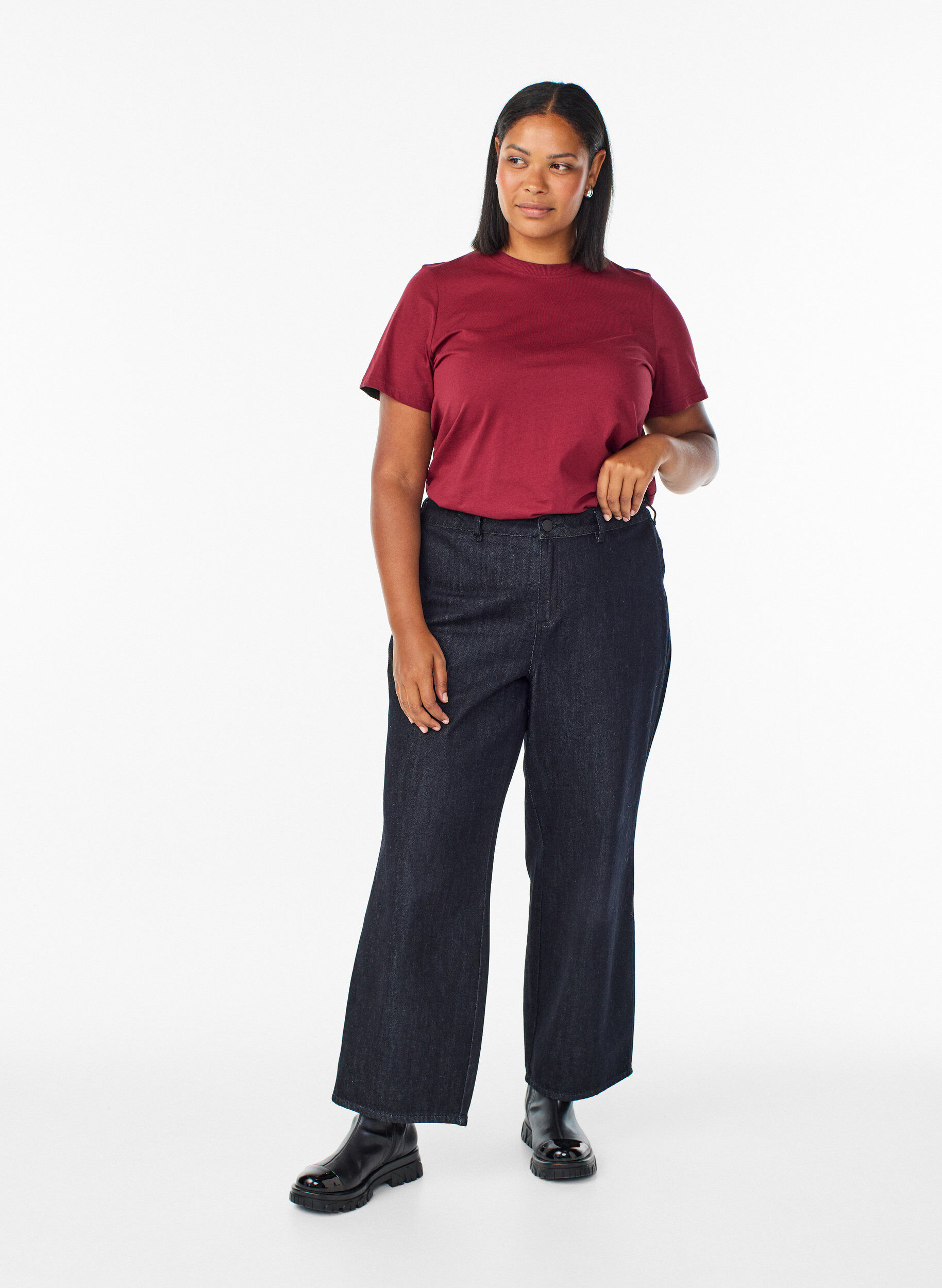 Zizzi Basis t-shirt i bomuld med rund hals , M&oslash;rk Bordeaux, Model image number 1