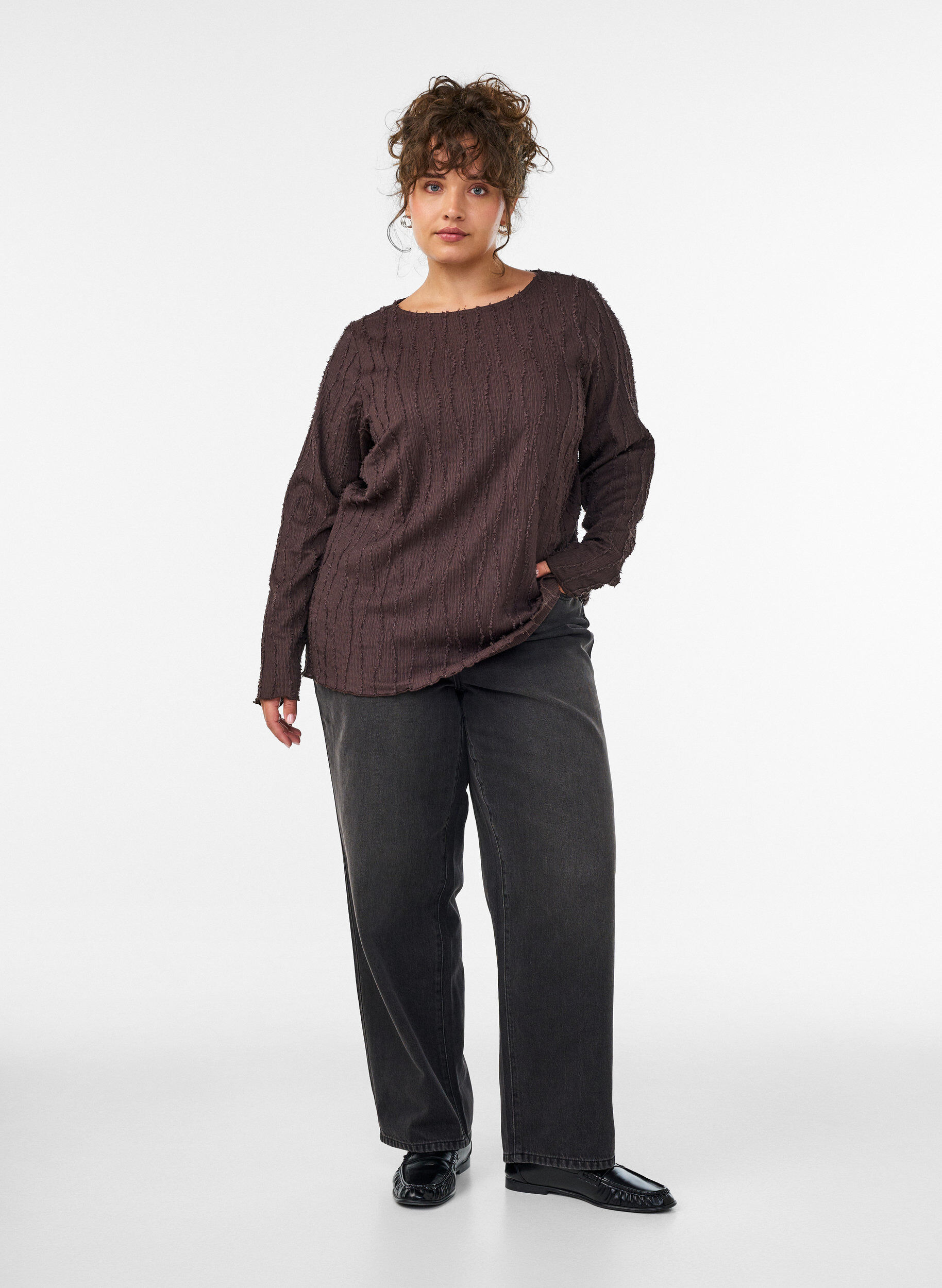 ZizziJerseybluse med b&oslash;lget struktur, Brun, Model image number 1