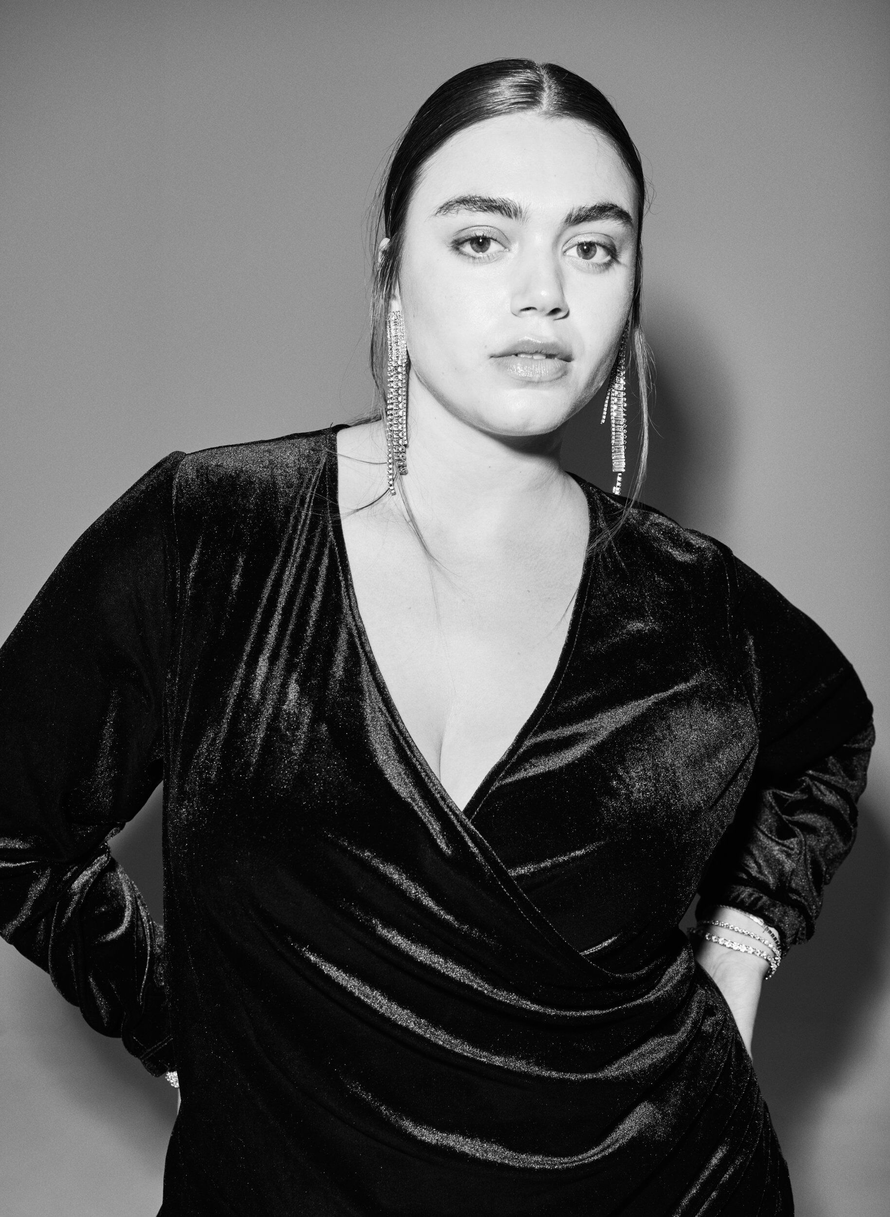 Zizzi Kort velourkjole med sl&aring;-om effekt, Sort, Image image number 0