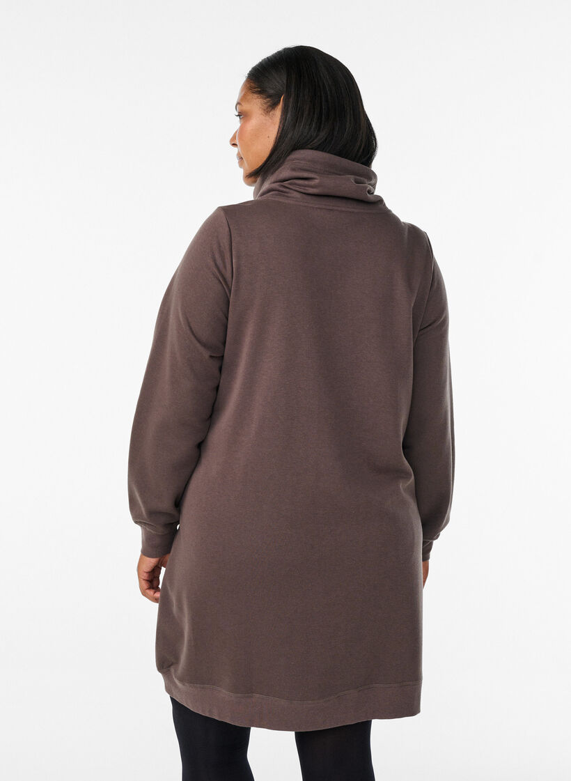 Kort sweatkjole med h&oslash;j krave og lommer, Brun, Model image number 2